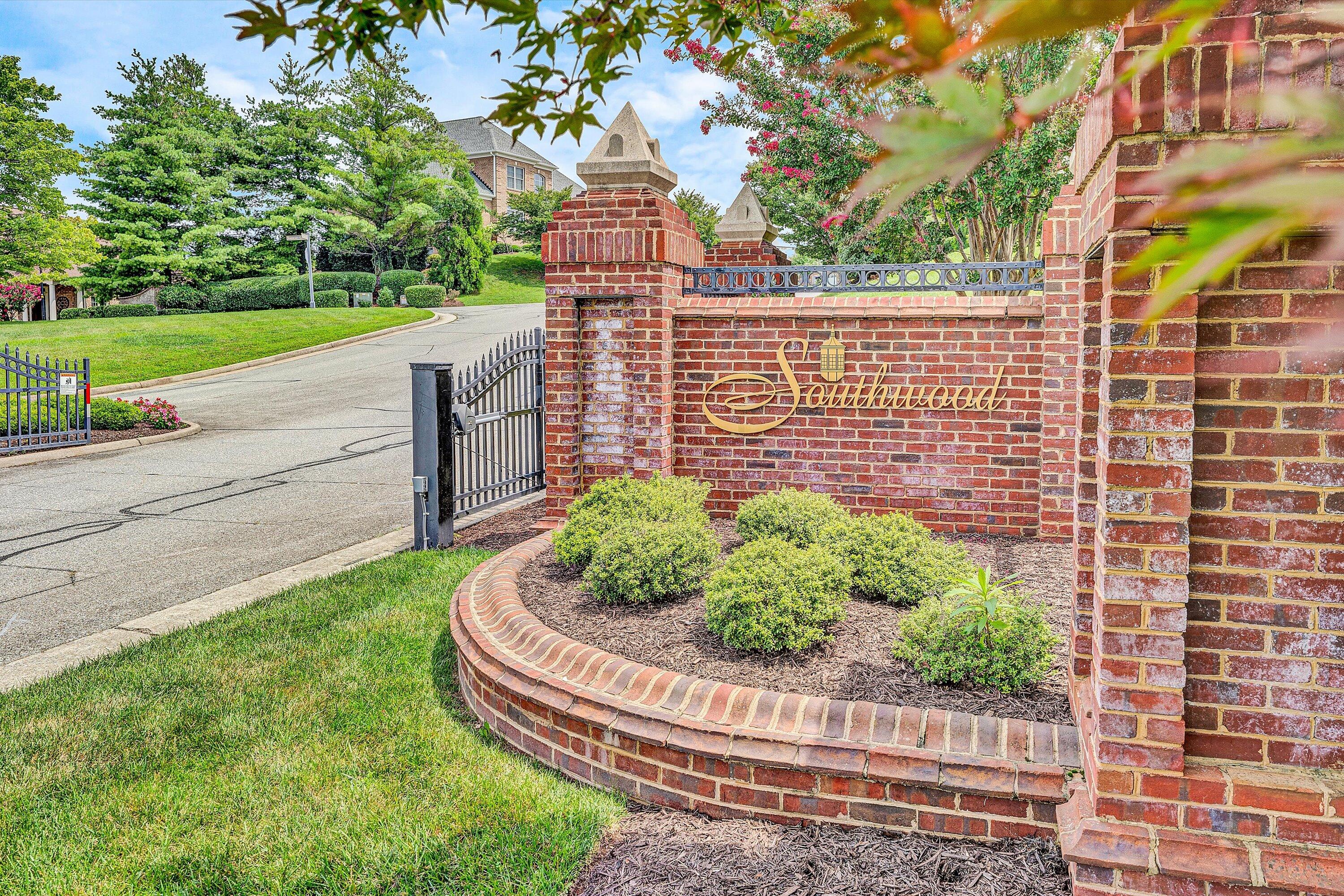 Roanoke, Virginia 24014, United States, 3 Bedrooms Bedrooms, ,4 BathroomsBathrooms,Residential,Pending,206014