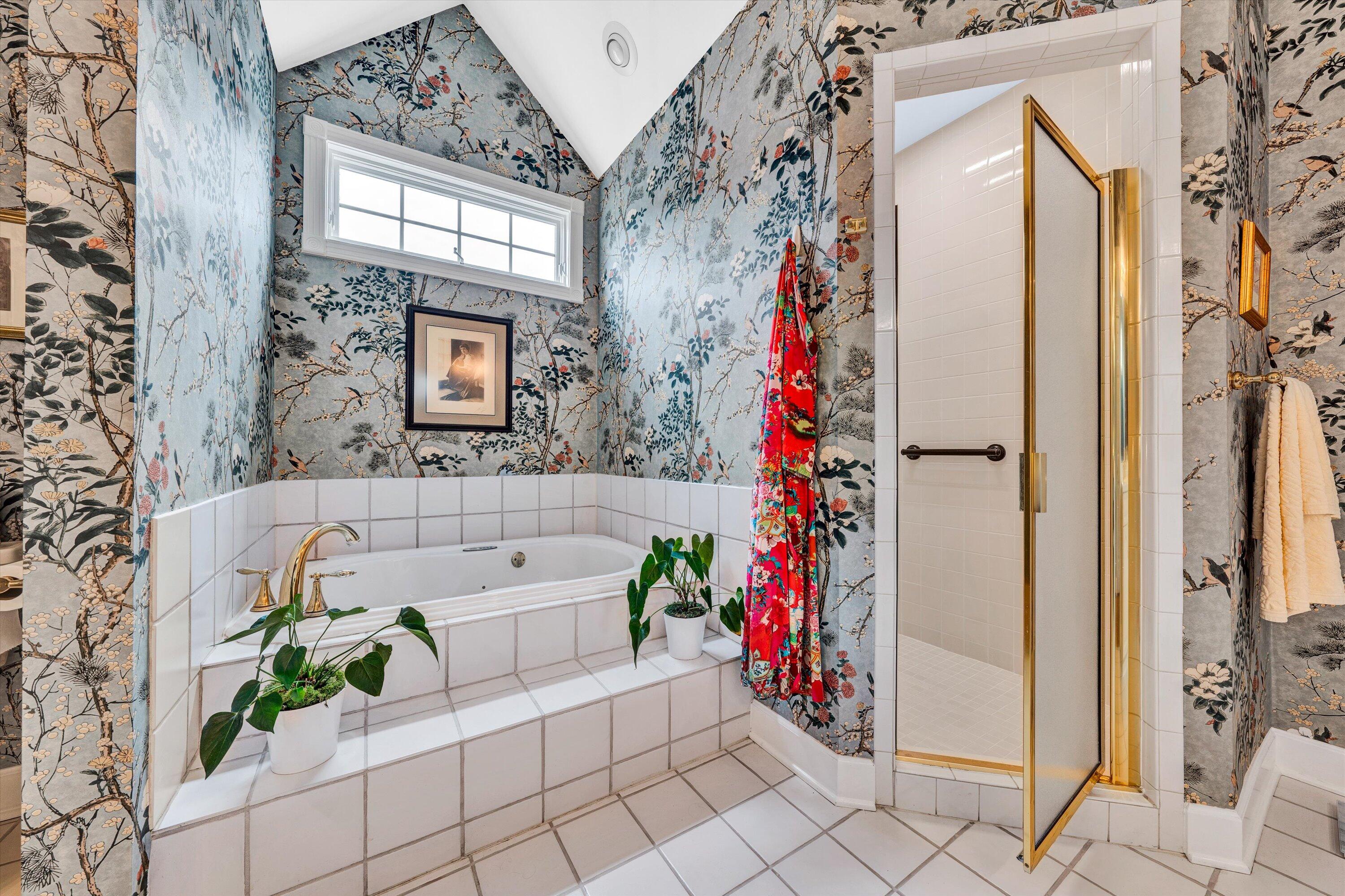 Roanoke, Virginia 24014, United States, 3 Bedrooms Bedrooms, ,4 BathroomsBathrooms,Residential,Pending,206014