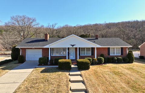 Homes For Sale - 373 Langland Dr<br/> Vinton, VA 24179