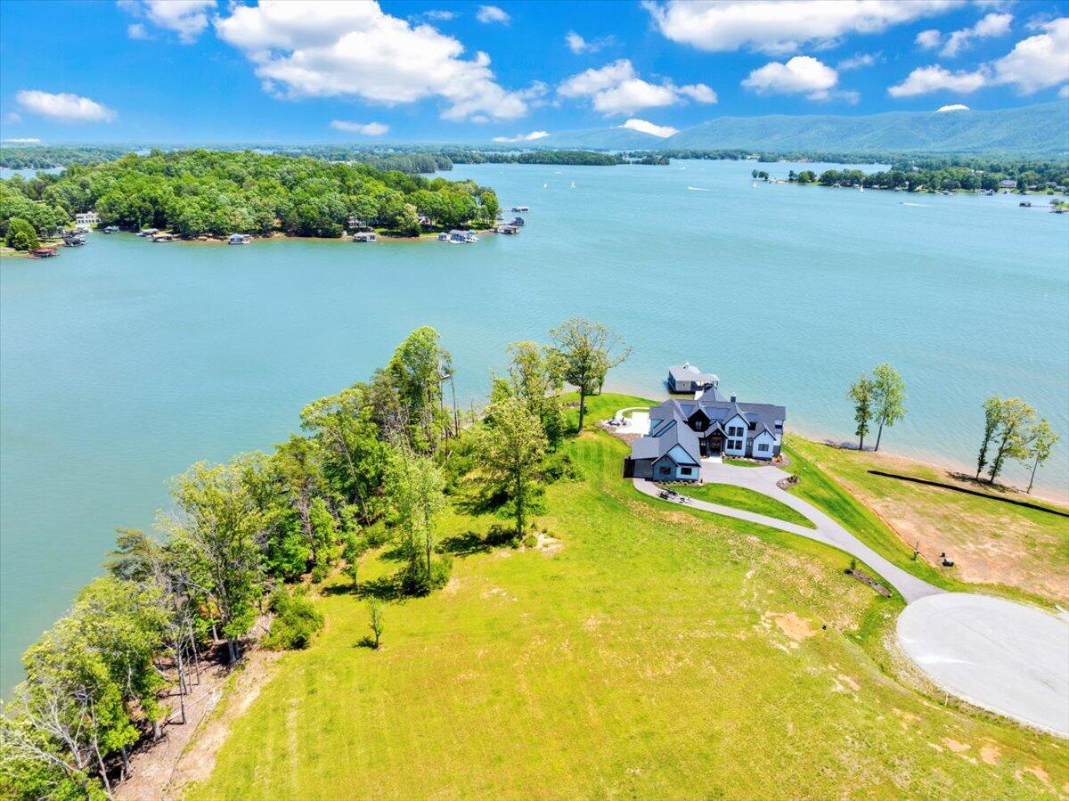 389 Hyannis Pt Pt, Union Hall, Virginia image 2
