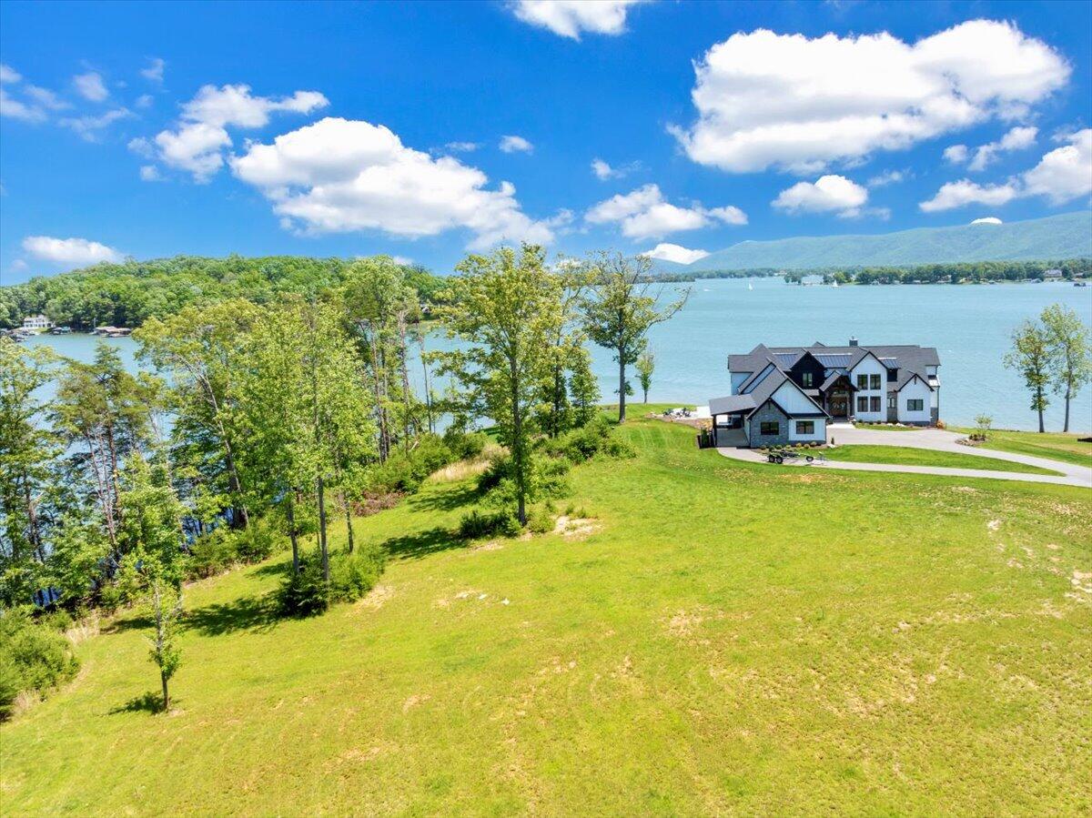 389 Hyannis Pt Pt, Union Hall, Virginia image 18