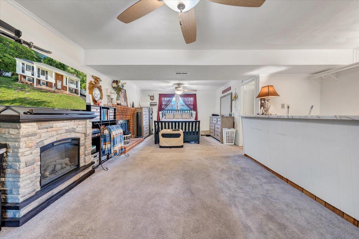 919 Halifax Cir, Vinton, Virginia image 33