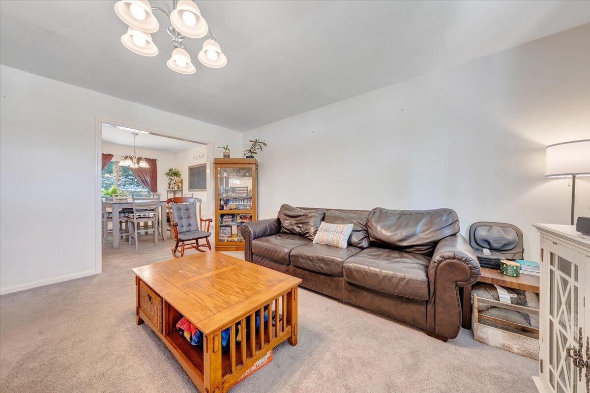 919 Halifax Cir, Vinton, Virginia image 5