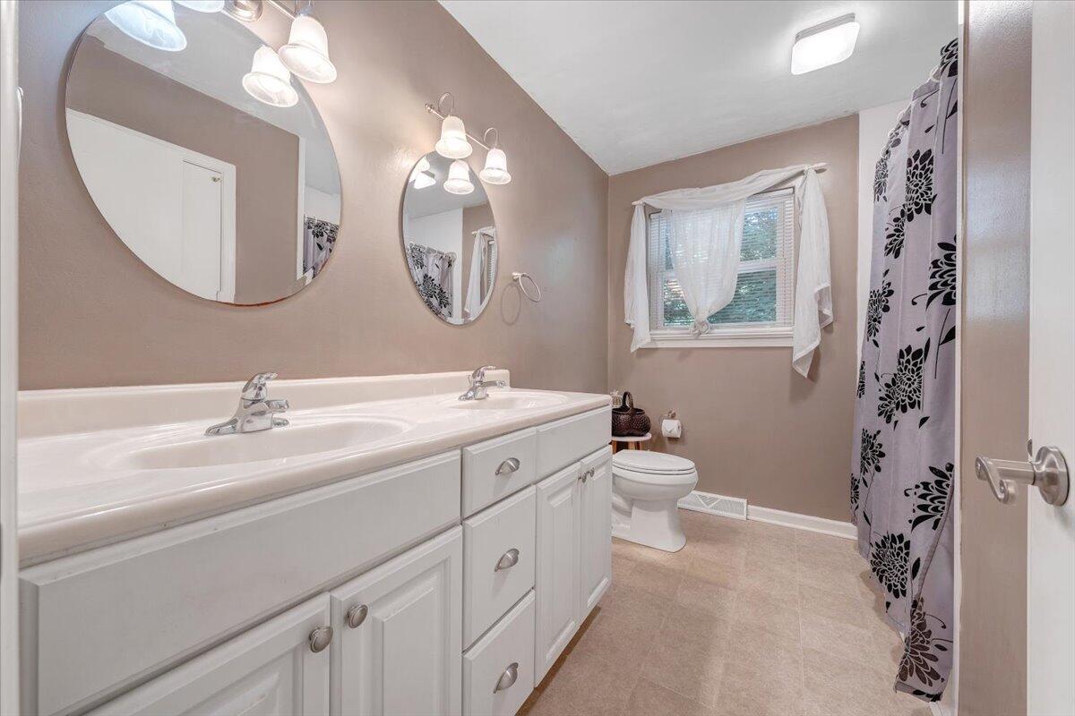 919 Halifax Cir, Vinton, Virginia image 19