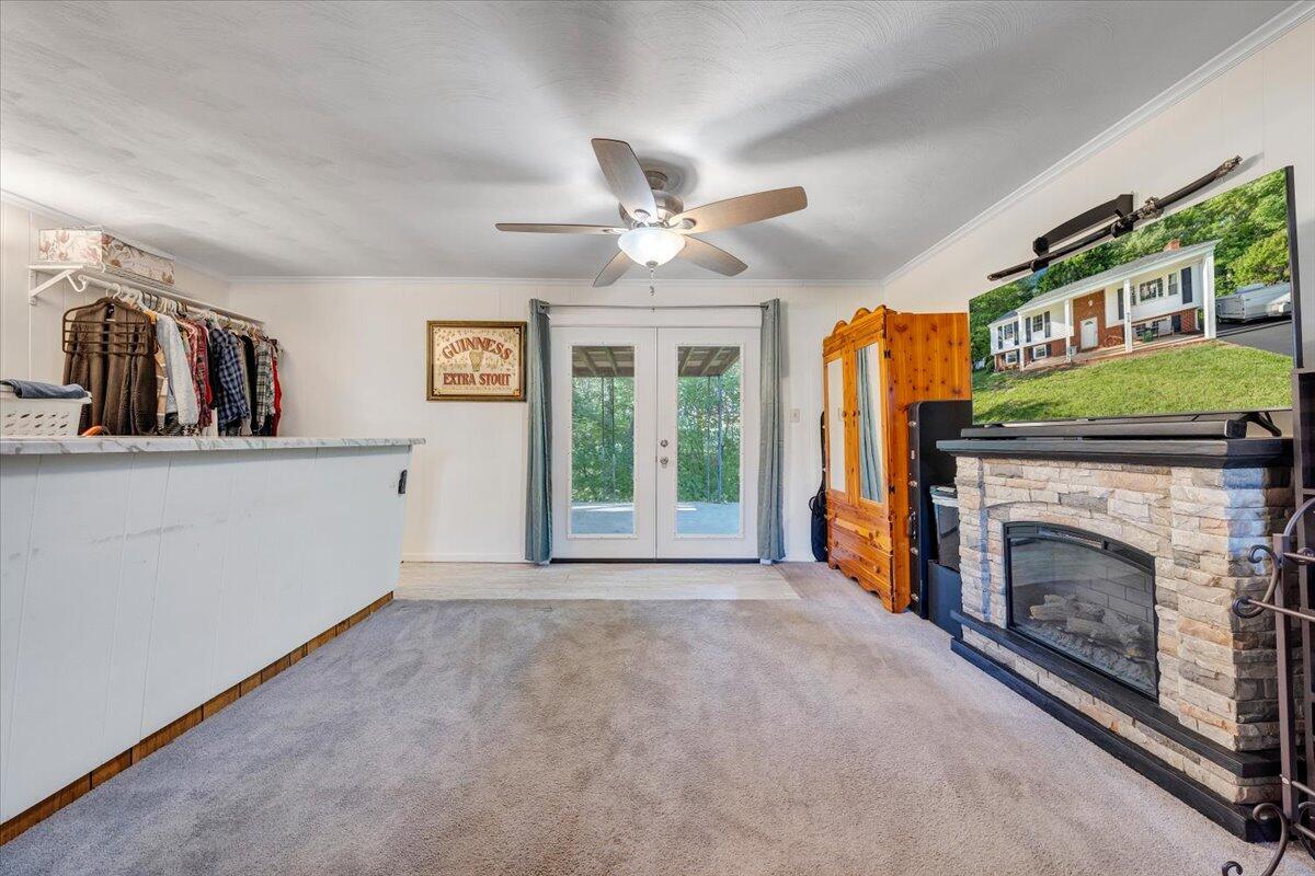 919 Halifax Cir, Vinton, Virginia image 32