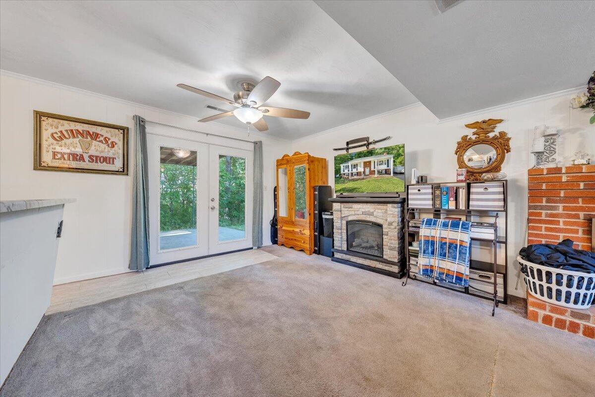 919 Halifax Cir, Vinton, Virginia image 31