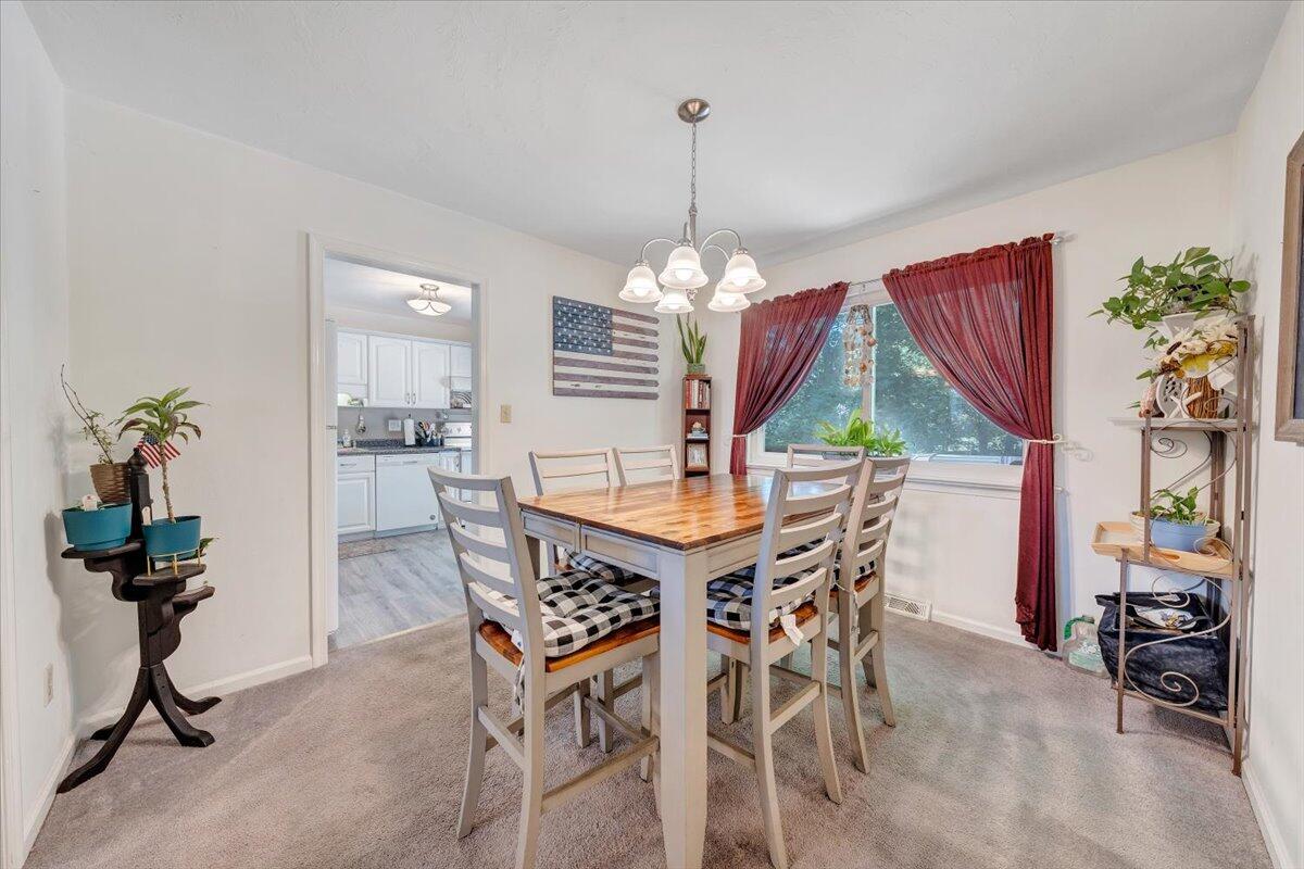 919 Halifax Cir, Vinton, Virginia image 8