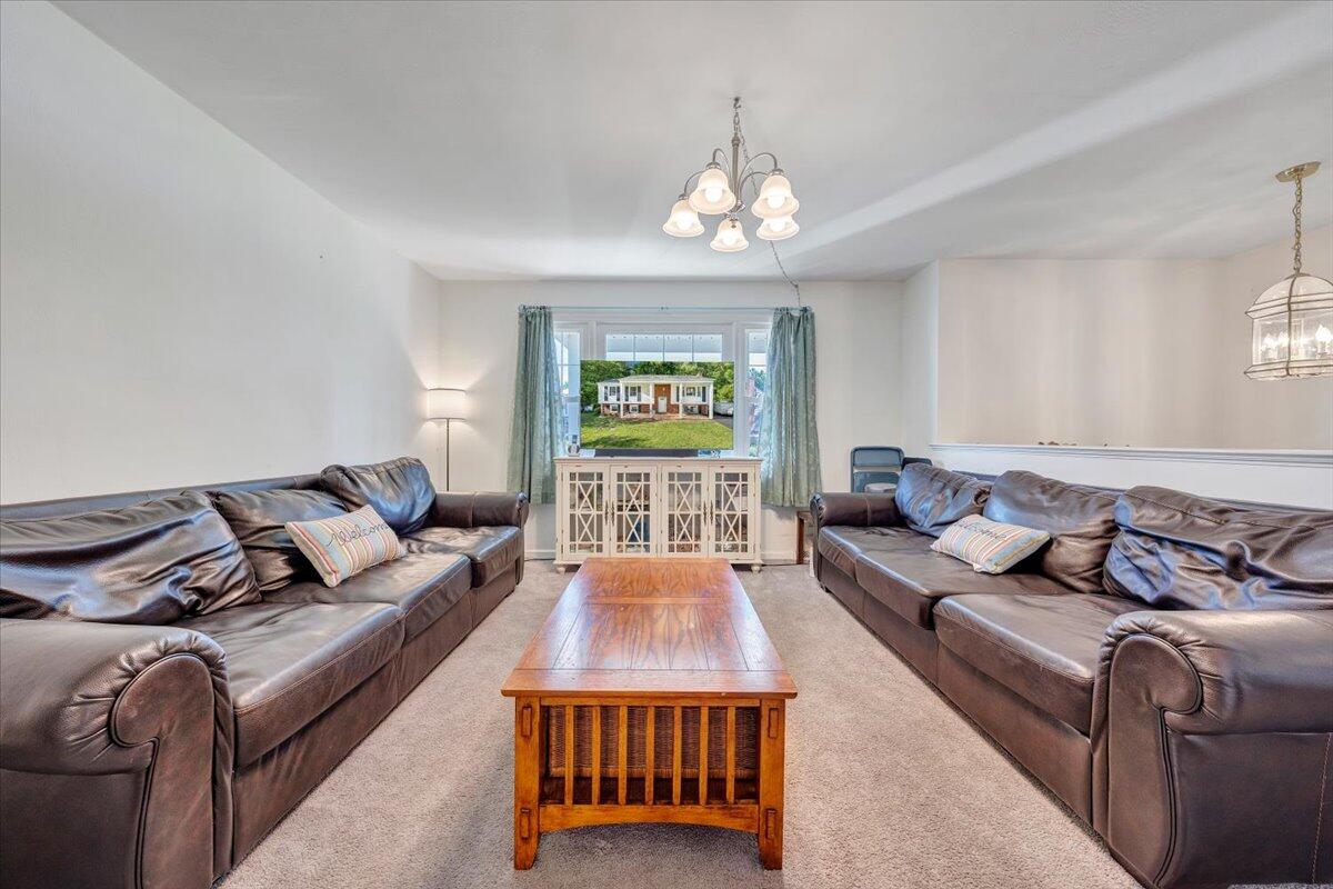 919 Halifax Cir, Vinton, Virginia image 3