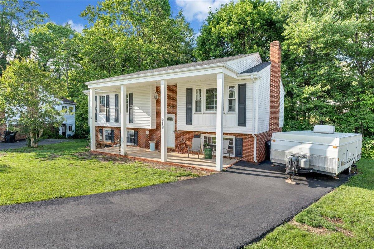 919 Halifax Cir, Vinton, Virginia image 43