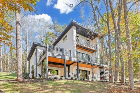 Homes For Sale - 16358 Moneta Rd<br/> Moneta, VA 24121