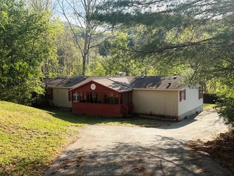 Mobile Home For Sale - 2700 Bradshaw Rd<br/> Montgomery County, Elliston, VA 24087