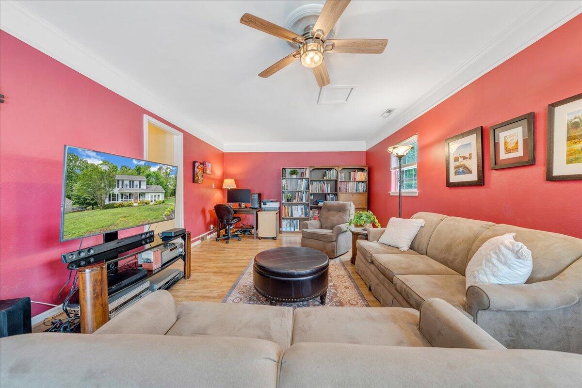 1037 Barrens Village Ct, Roanoke, Virginia image 14