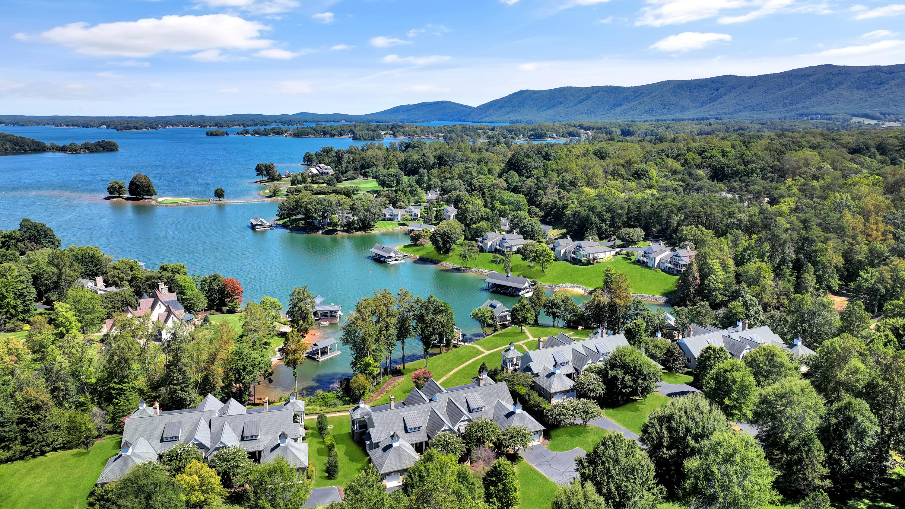 Penhook, Virginia, 24137, United States, 4 Bedrooms Bedrooms, ,5 BathroomsBathrooms,Residential,Active,2032388