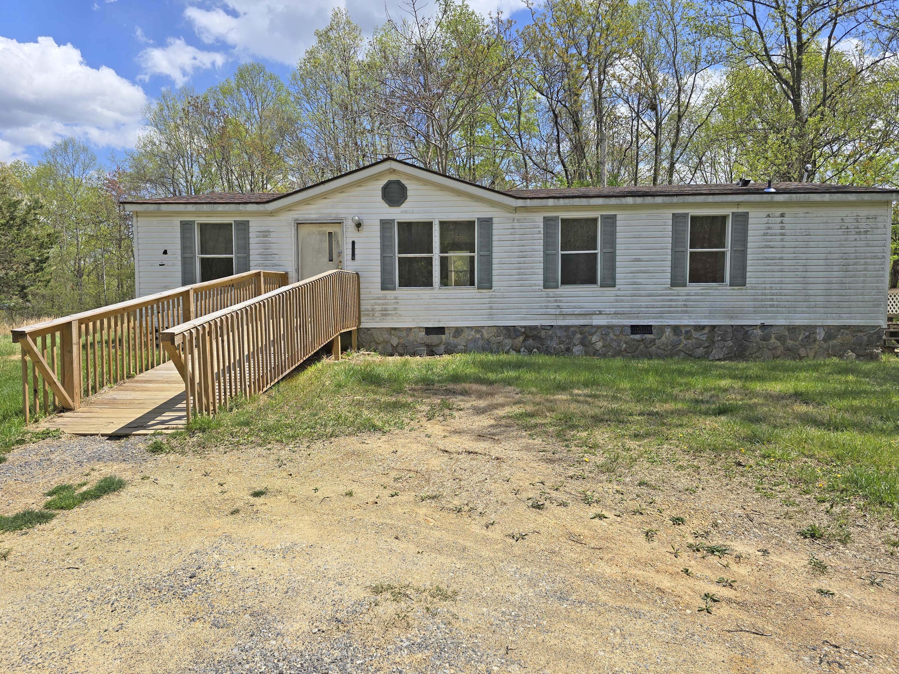 1188 Easter Ln, Blue Ridge, Virginia image 2