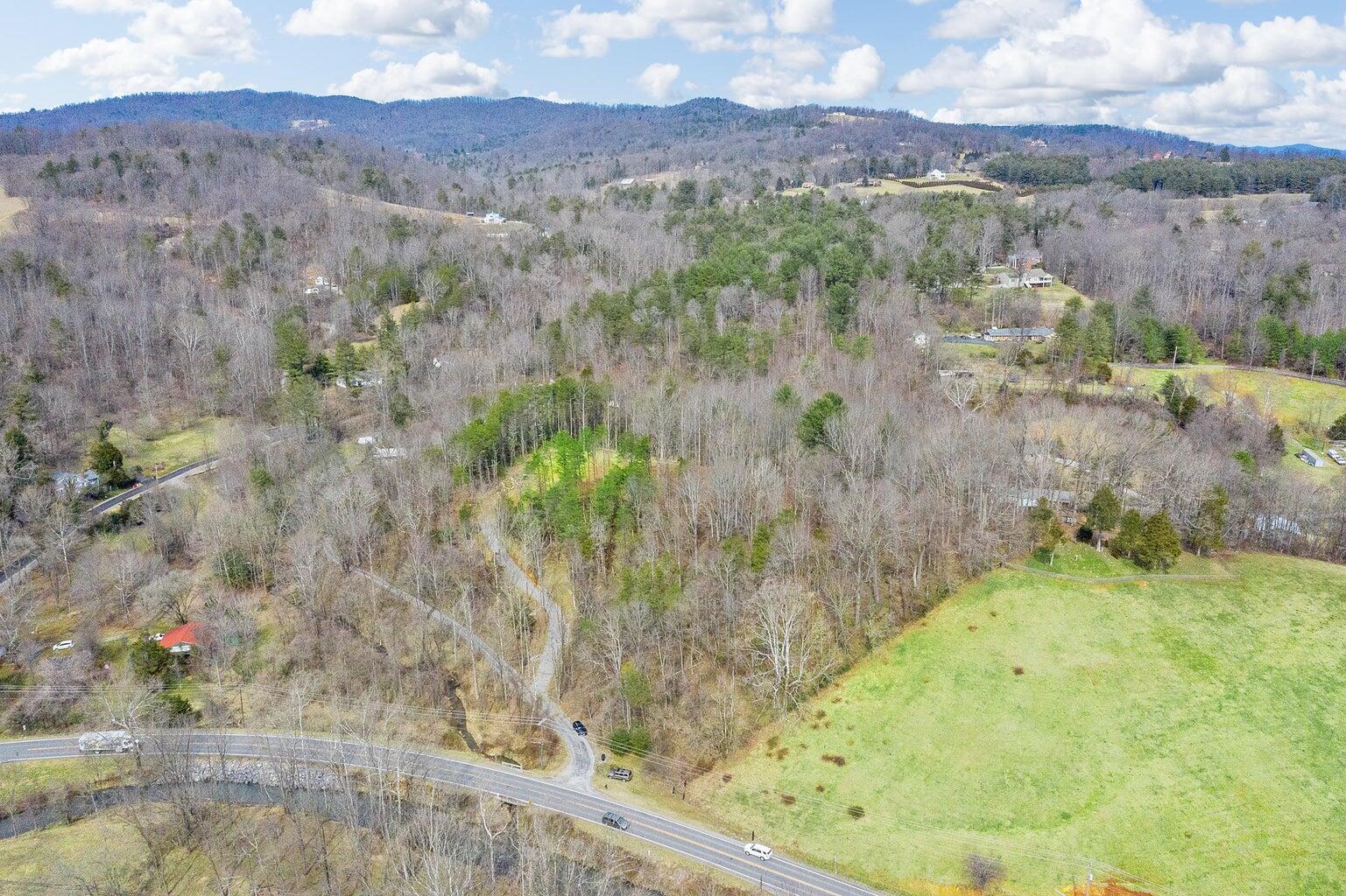 6427 Bent Mountain Rd, Roanoke, Virginia image 2