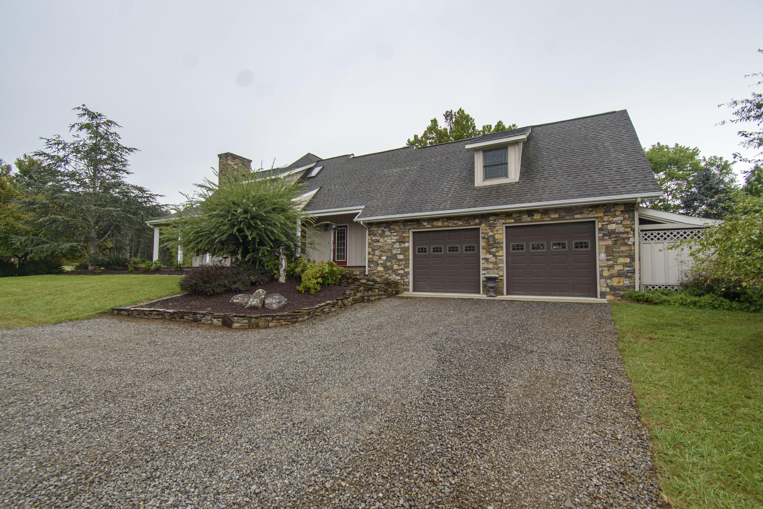 Catawba, Virginia, 24070, United States, 7 Bedrooms Bedrooms, ,6 BathroomsBathrooms,Residential,Active,1945254