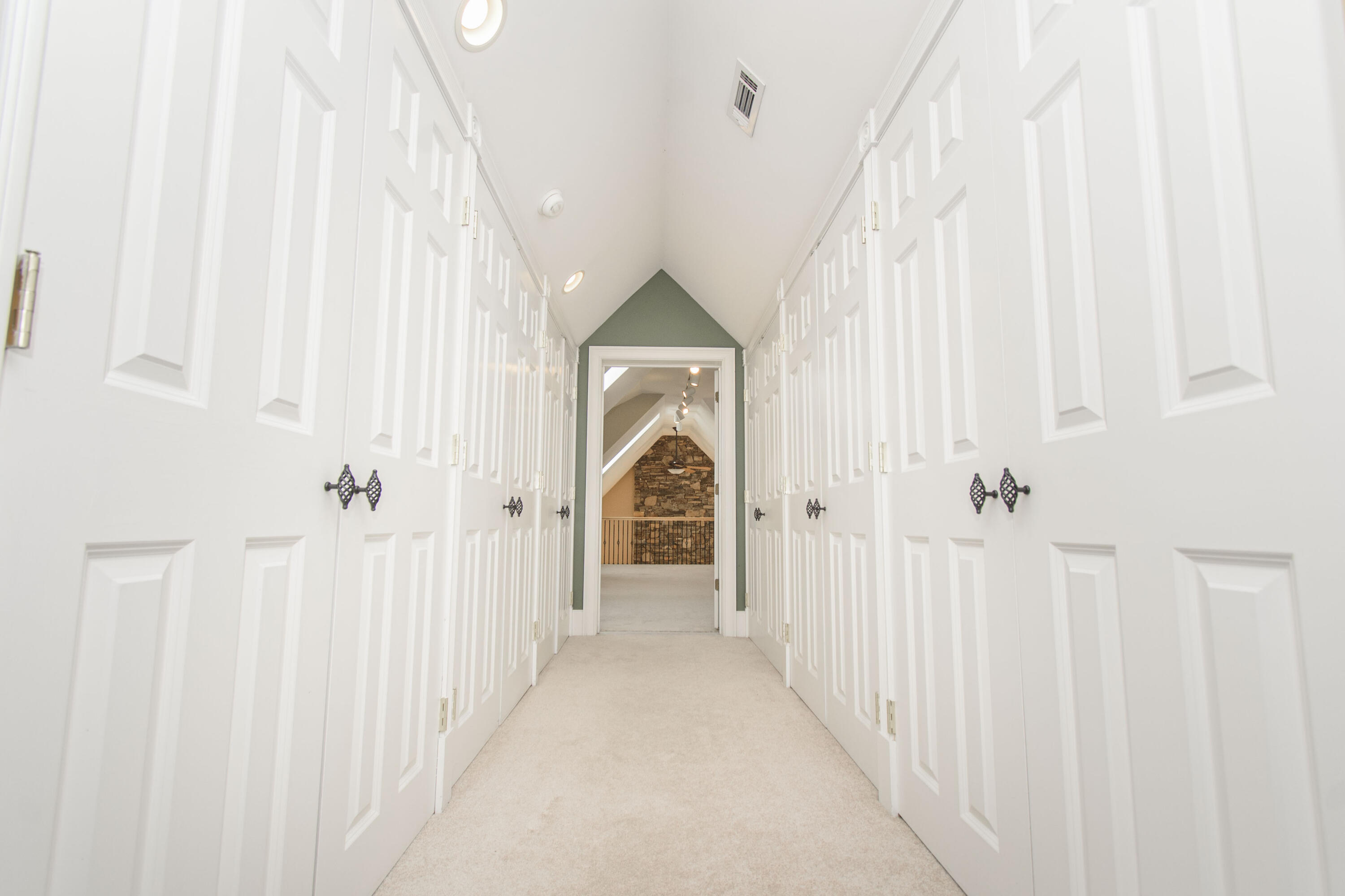 Catawba, Virginia, 24070, United States, 7 Bedrooms Bedrooms, ,6 BathroomsBathrooms,Residential,Active,1945254