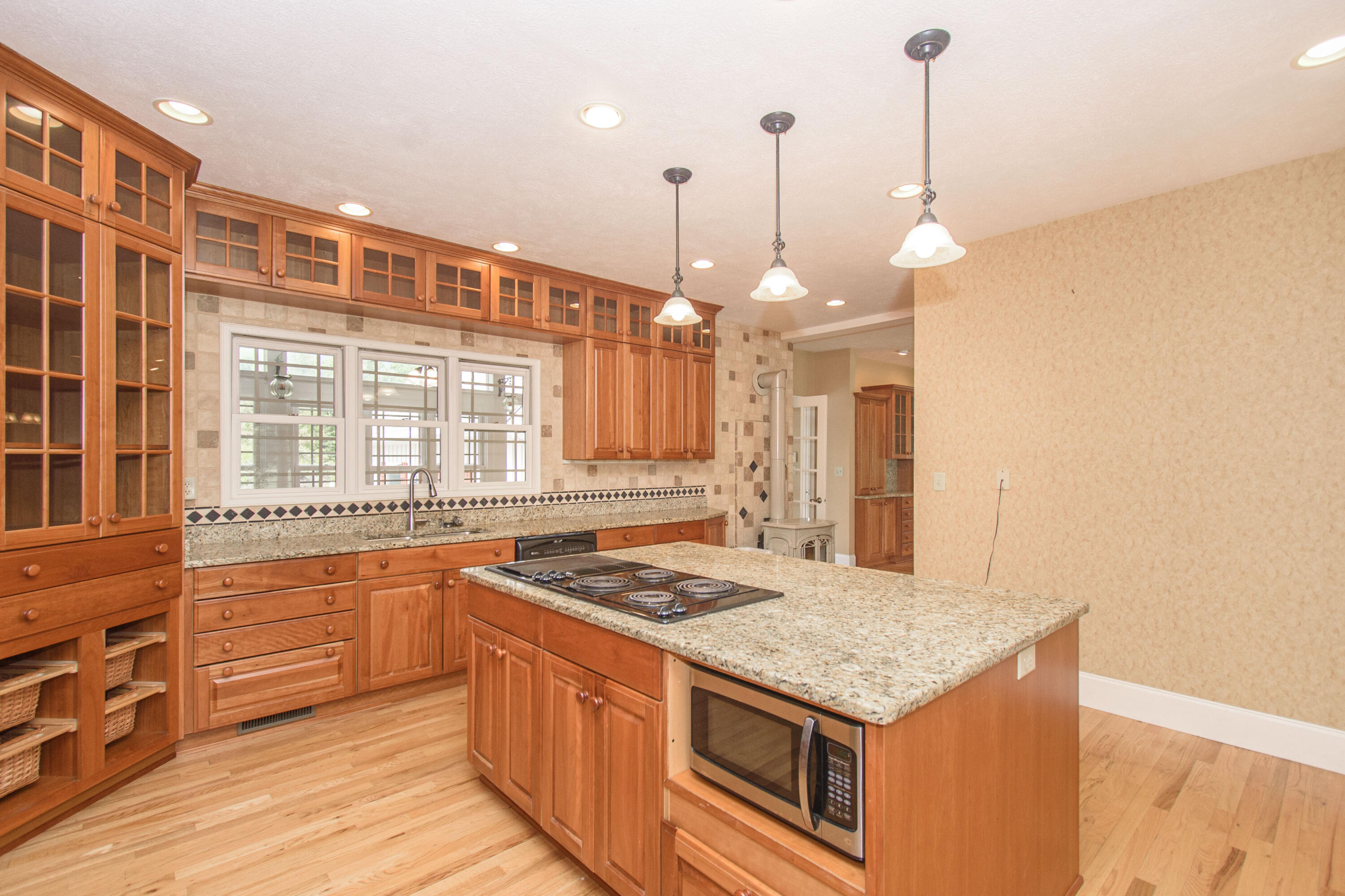 Catawba, Virginia, 24070, United States, 7 Bedrooms Bedrooms, ,6 BathroomsBathrooms,Residential,Active,1945254
