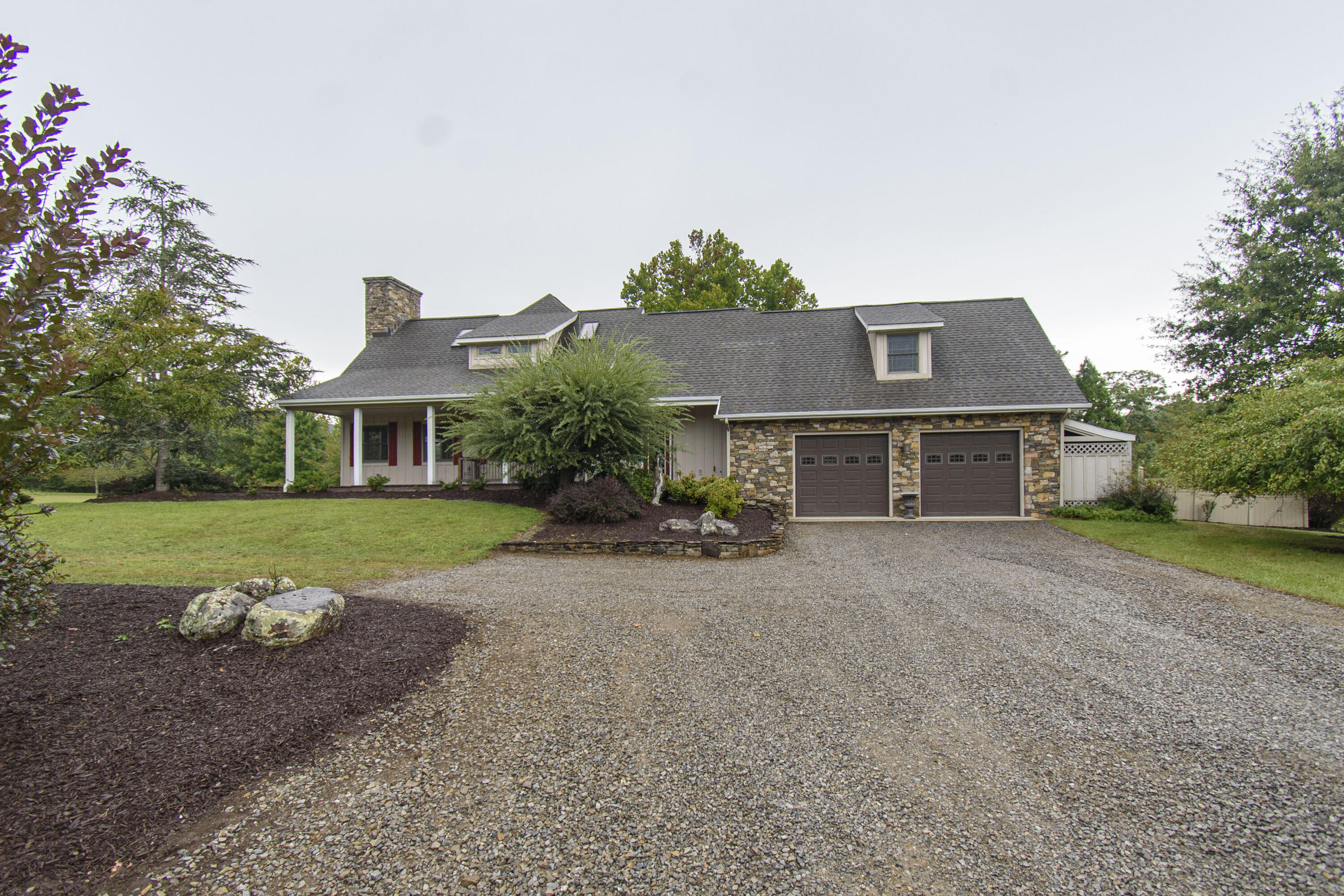 Catawba, Virginia, 24070, United States, 7 Bedrooms Bedrooms, ,6 BathroomsBathrooms,Residential,Active,1945254