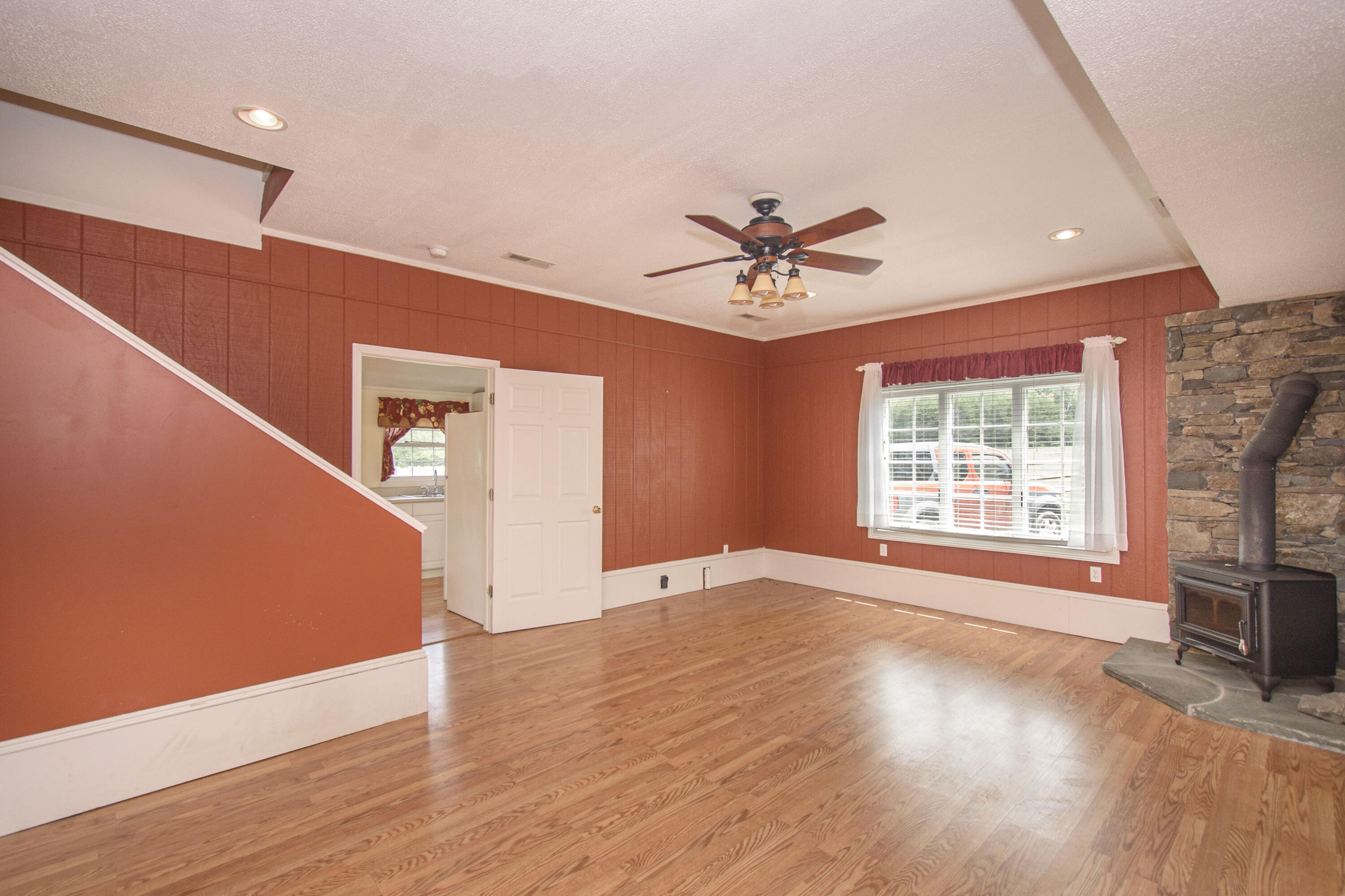 Catawba, Virginia, 24070, United States, 7 Bedrooms Bedrooms, ,6 BathroomsBathrooms,Residential,Active,1945254