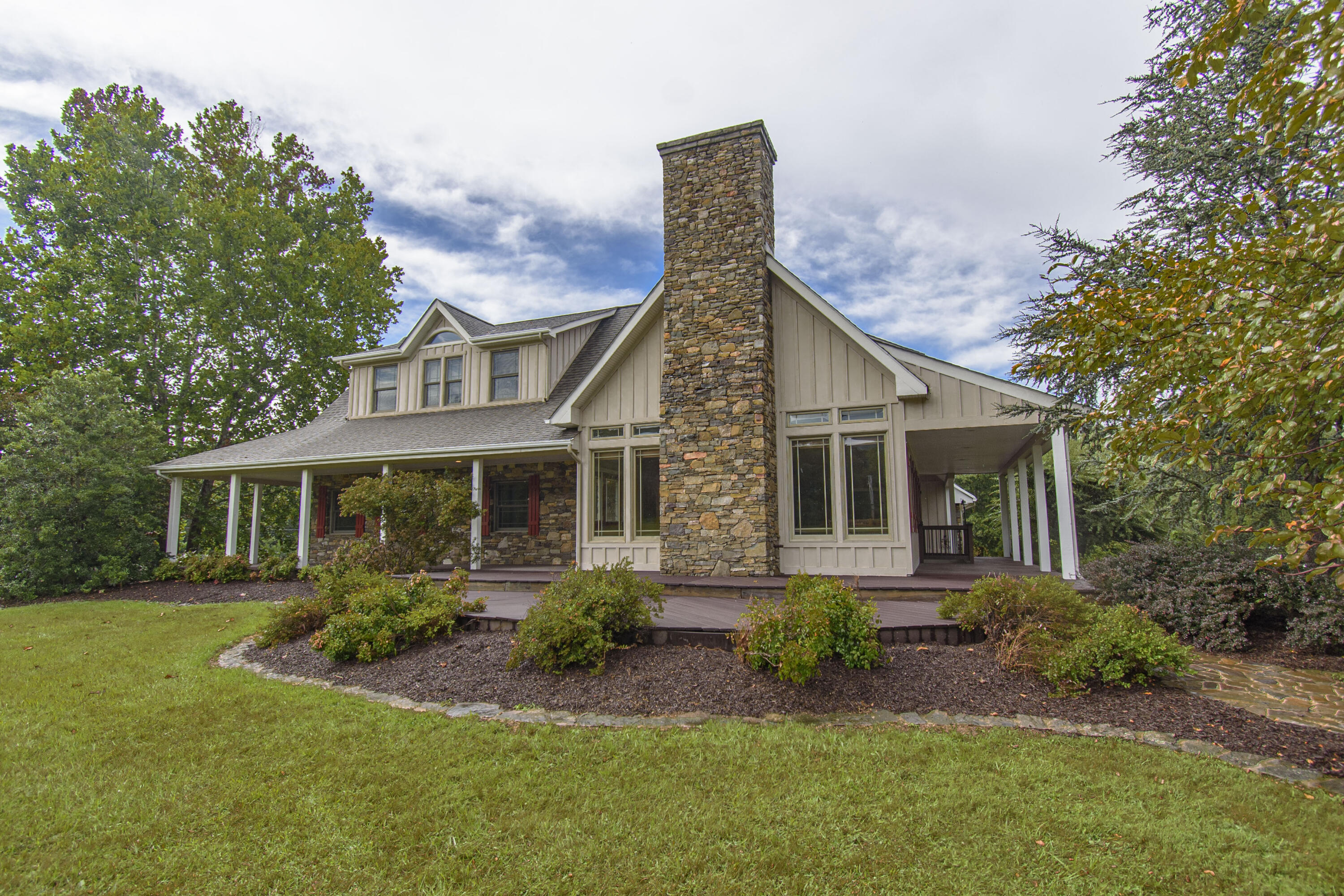 Catawba, Virginia, 24070, United States, 7 Bedrooms Bedrooms, ,6 BathroomsBathrooms,Residential,Active,1945254