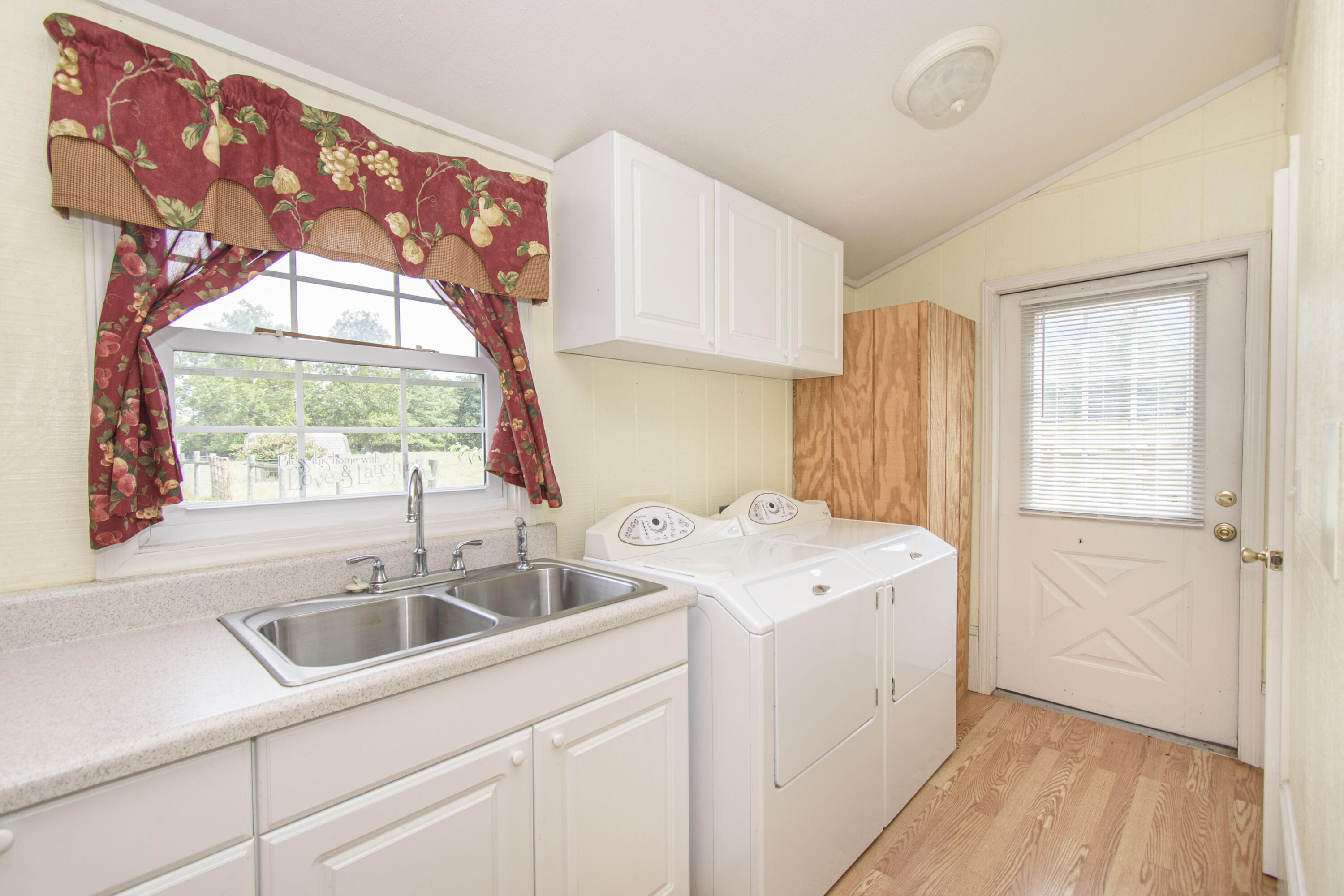Catawba, Virginia, 24070, United States, 7 Bedrooms Bedrooms, ,6 BathroomsBathrooms,Residential,Active,1945254