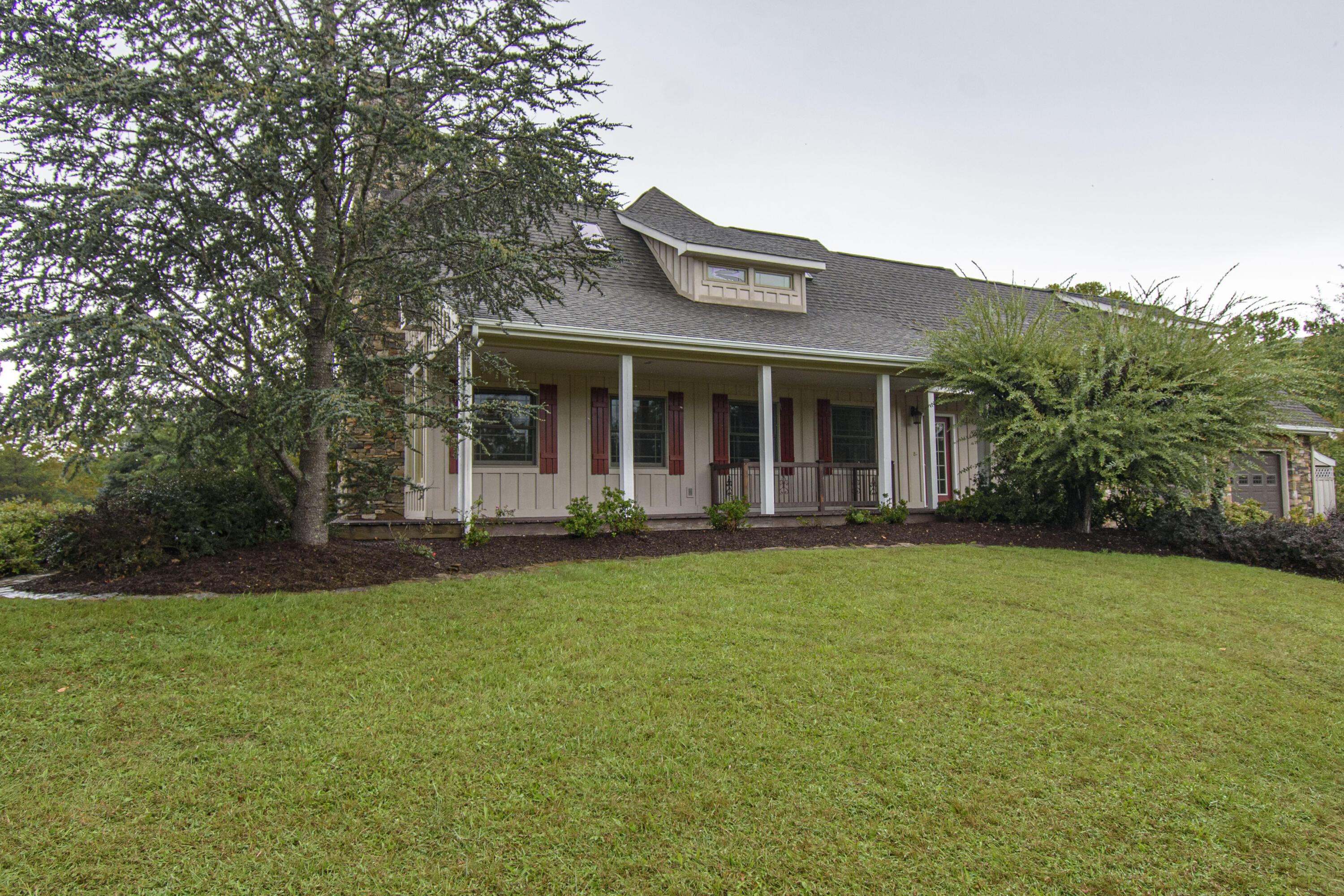 Catawba, Virginia, 24070, United States, 7 Bedrooms Bedrooms, ,6 BathroomsBathrooms,Residential,Active,1945254