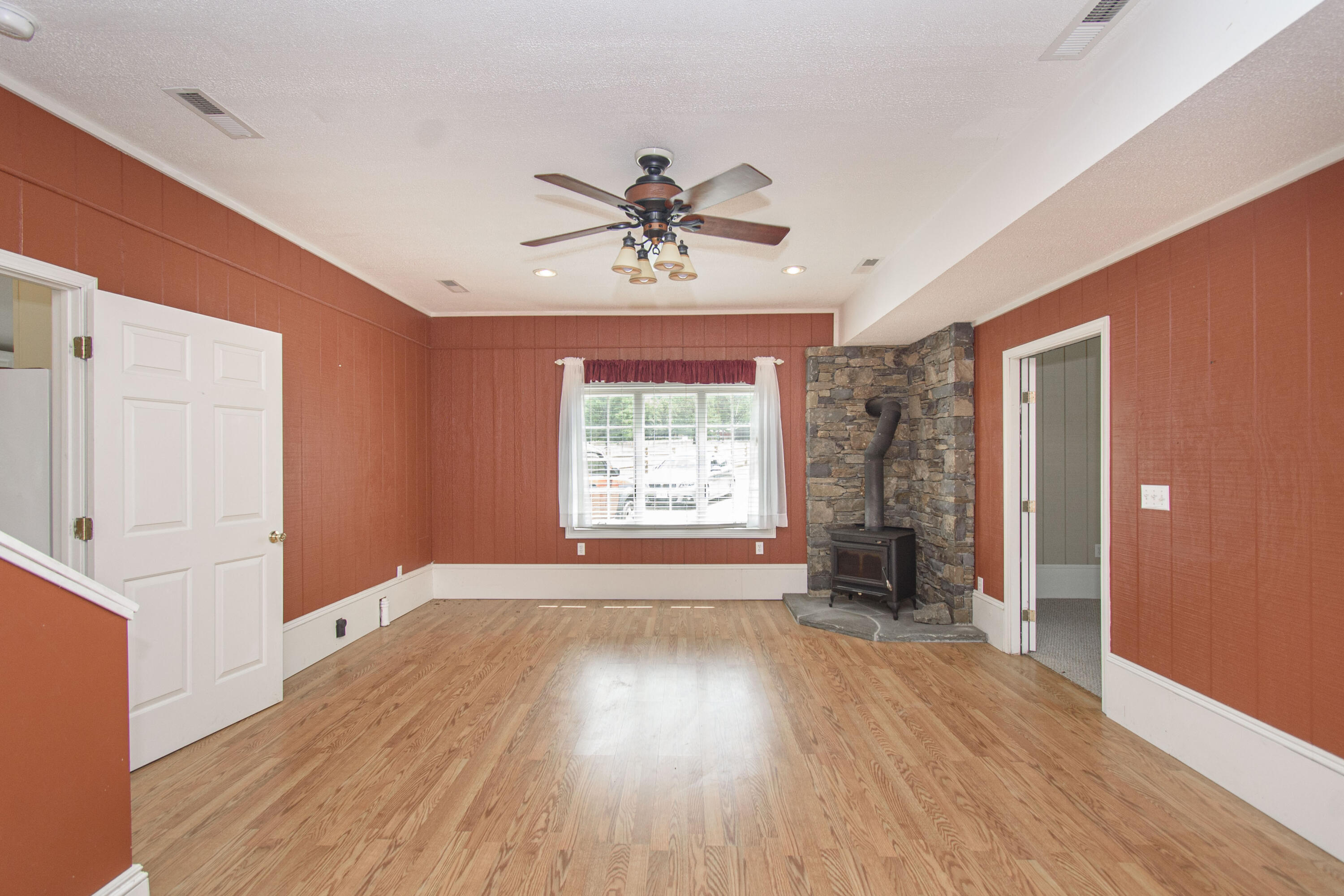 Catawba, Virginia, 24070, United States, 7 Bedrooms Bedrooms, ,6 BathroomsBathrooms,Residential,Active,1945254
