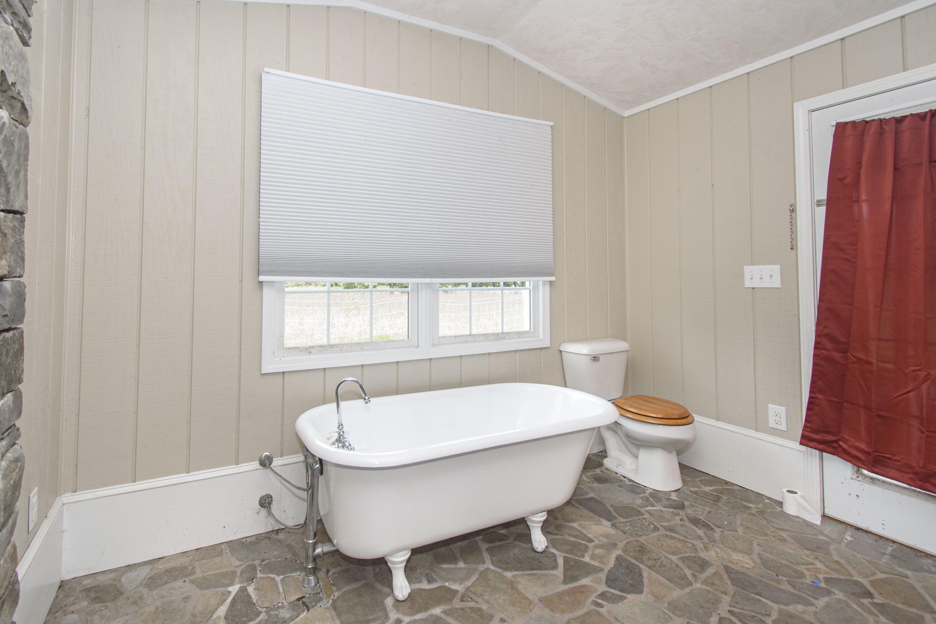 Catawba, Virginia, 24070, United States, 7 Bedrooms Bedrooms, ,6 BathroomsBathrooms,Residential,Active,1945254