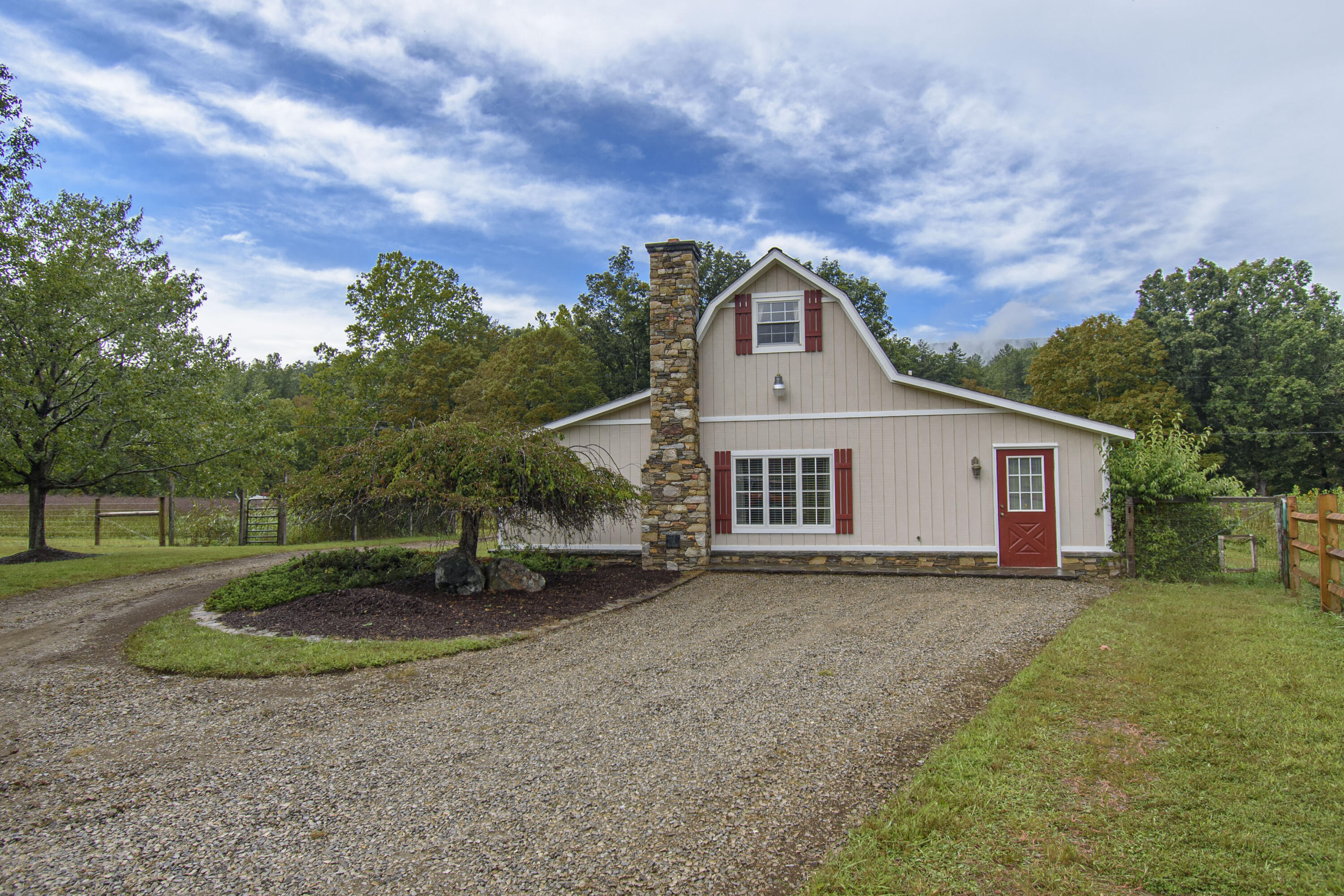 Catawba, Virginia, 24070, United States, 7 Bedrooms Bedrooms, ,6 BathroomsBathrooms,Residential,Active,1945254