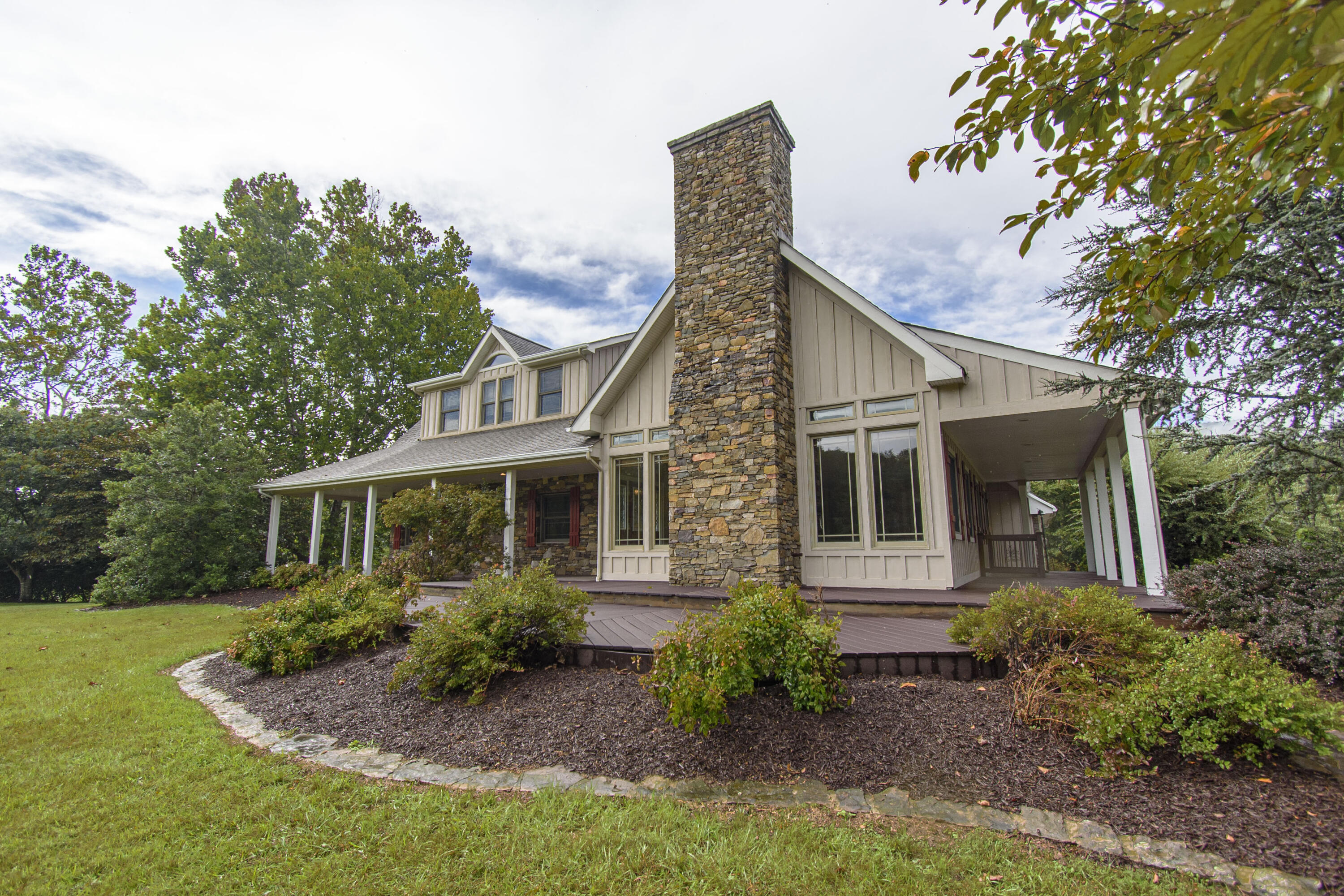 Catawba, Virginia, 24070, United States, 7 Bedrooms Bedrooms, ,6 BathroomsBathrooms,Residential,Active,1945254