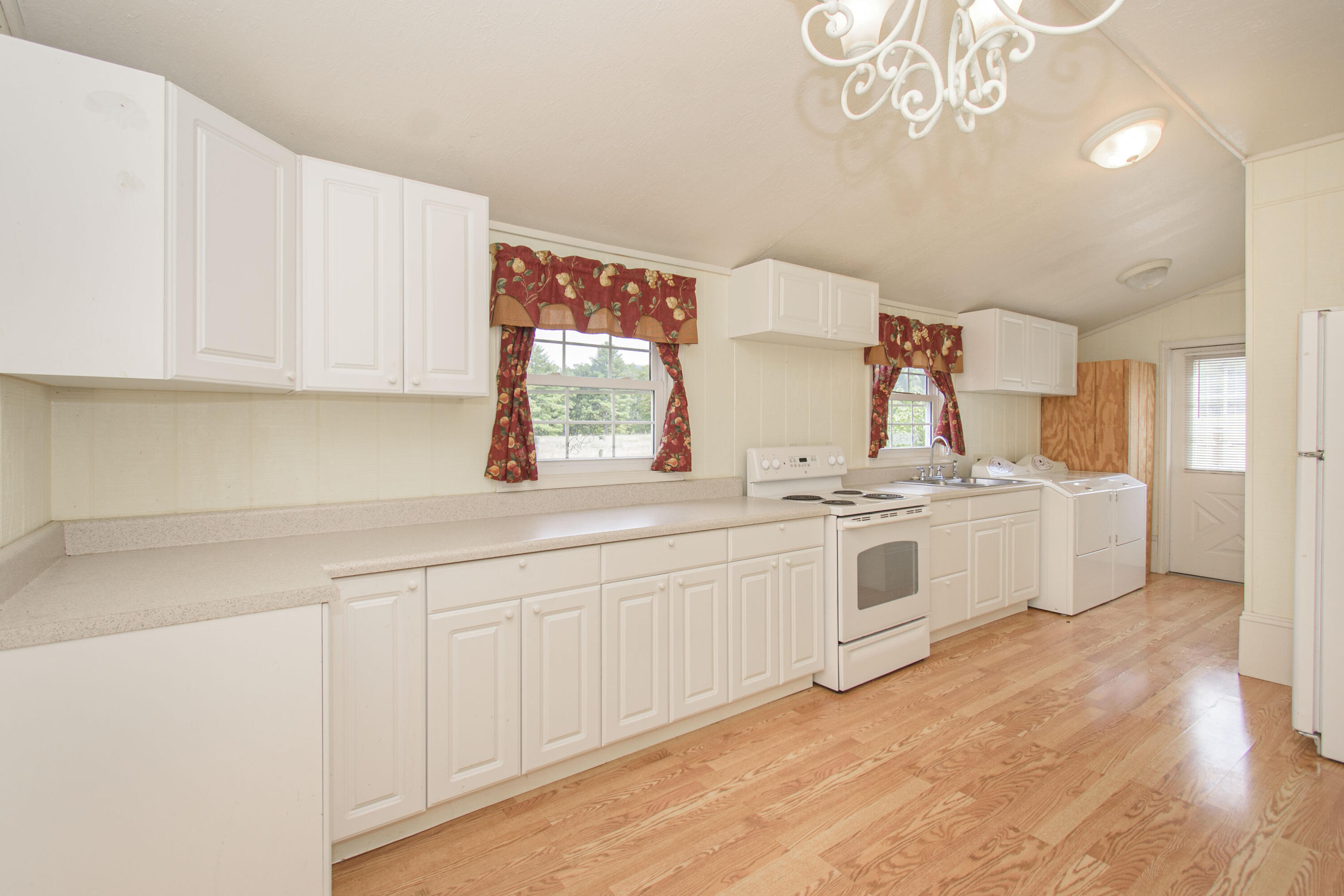 Catawba, Virginia, 24070, United States, 7 Bedrooms Bedrooms, ,6 BathroomsBathrooms,Residential,Active,1945254