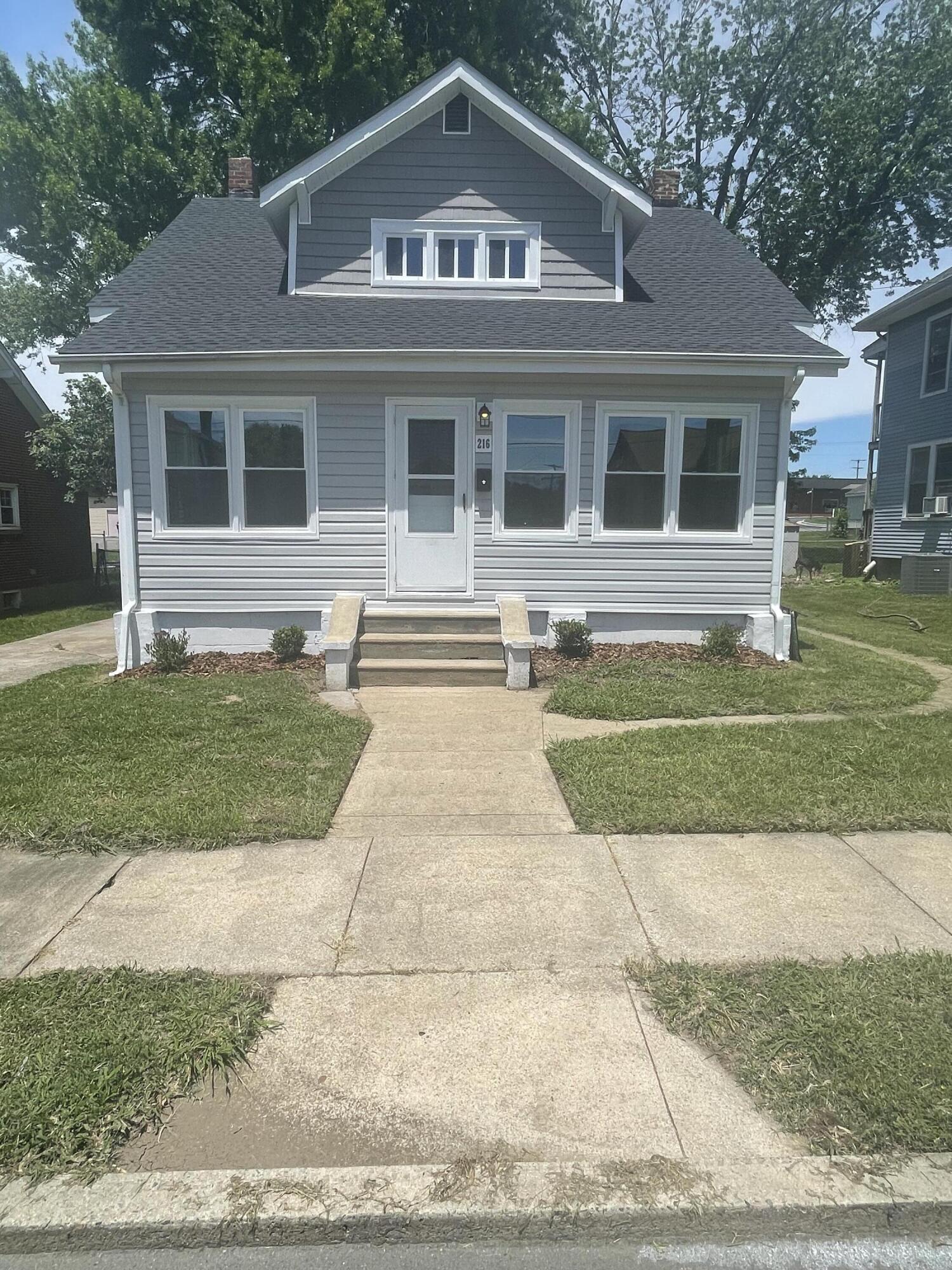 216 W Augusta Ave, Vinton, Virginia image 2