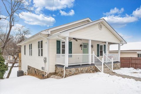 Photo of 4711 Surrey AVE NW, Roanoke, VA 24017 (MLS # 924476)