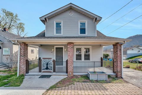 Photo of 1001 Woodrow AVE SE, Roanoke, VA 24013 (MLS # 925943)