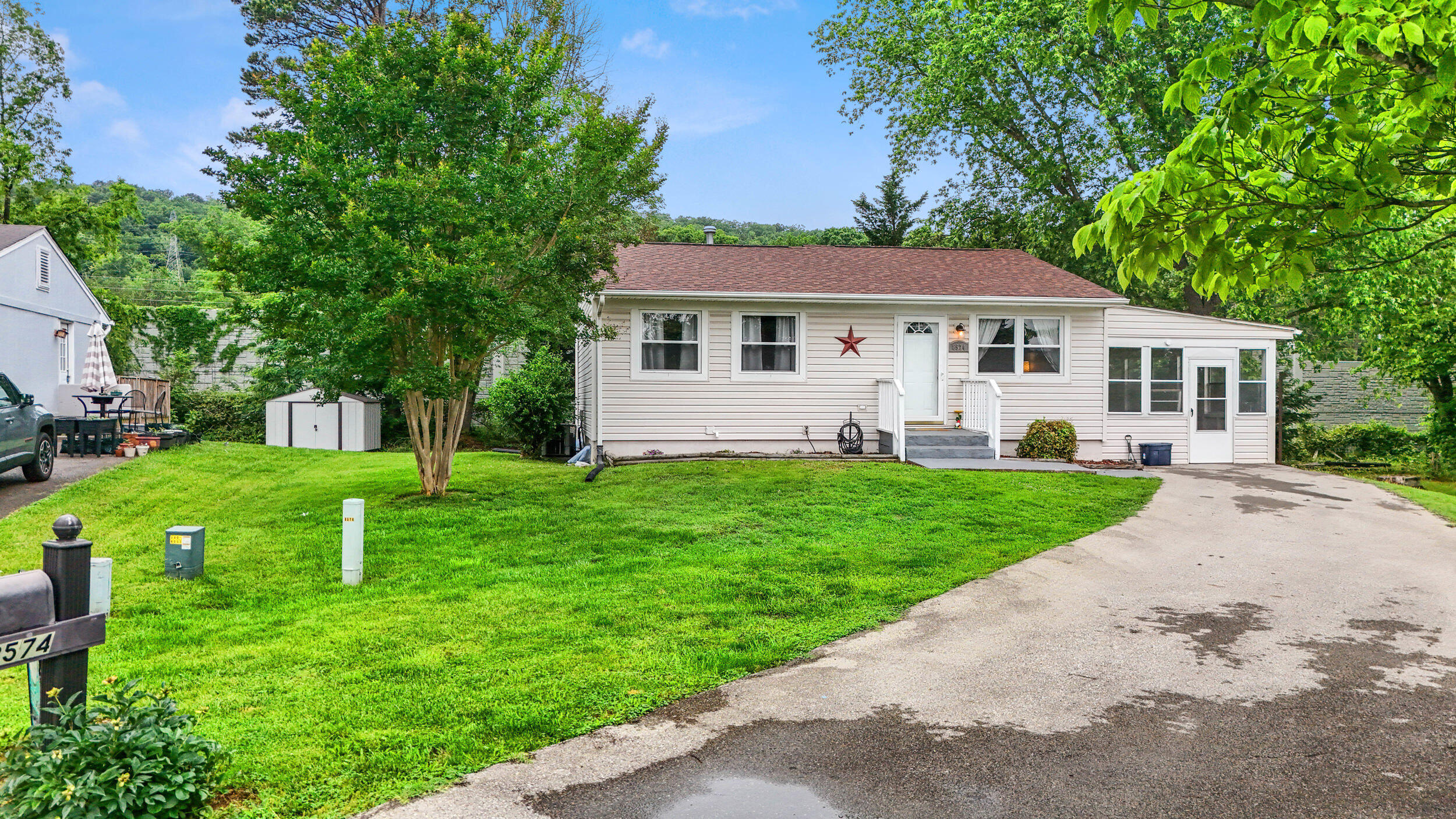 8574 Brubaker Dr, Roanoke, Virginia image 3