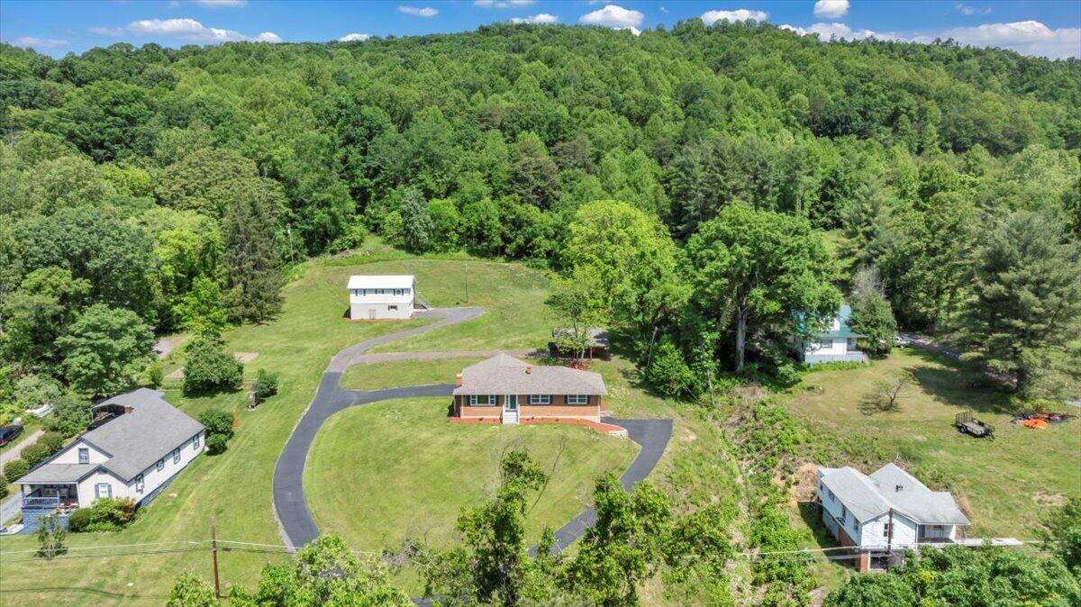 1104 Dolly Ann Dr, Covington, Virginia image 3