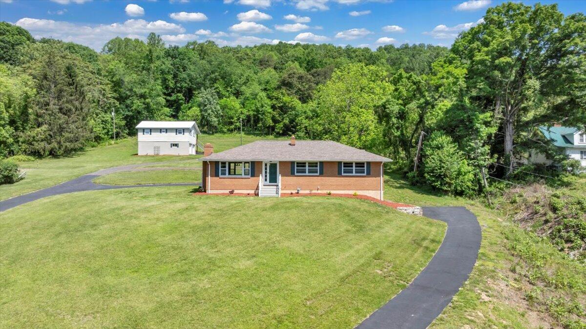 1104 Dolly Ann Dr, Covington, Virginia image 1