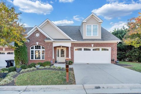 Photo of 5603 Rockbridge CT, Roanoke, VA 24018 (MLS # 922448)