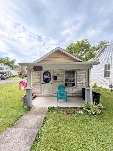 Homes For Sale - 836 Brussels Ave<br/> Clifton Forge, VA 24422