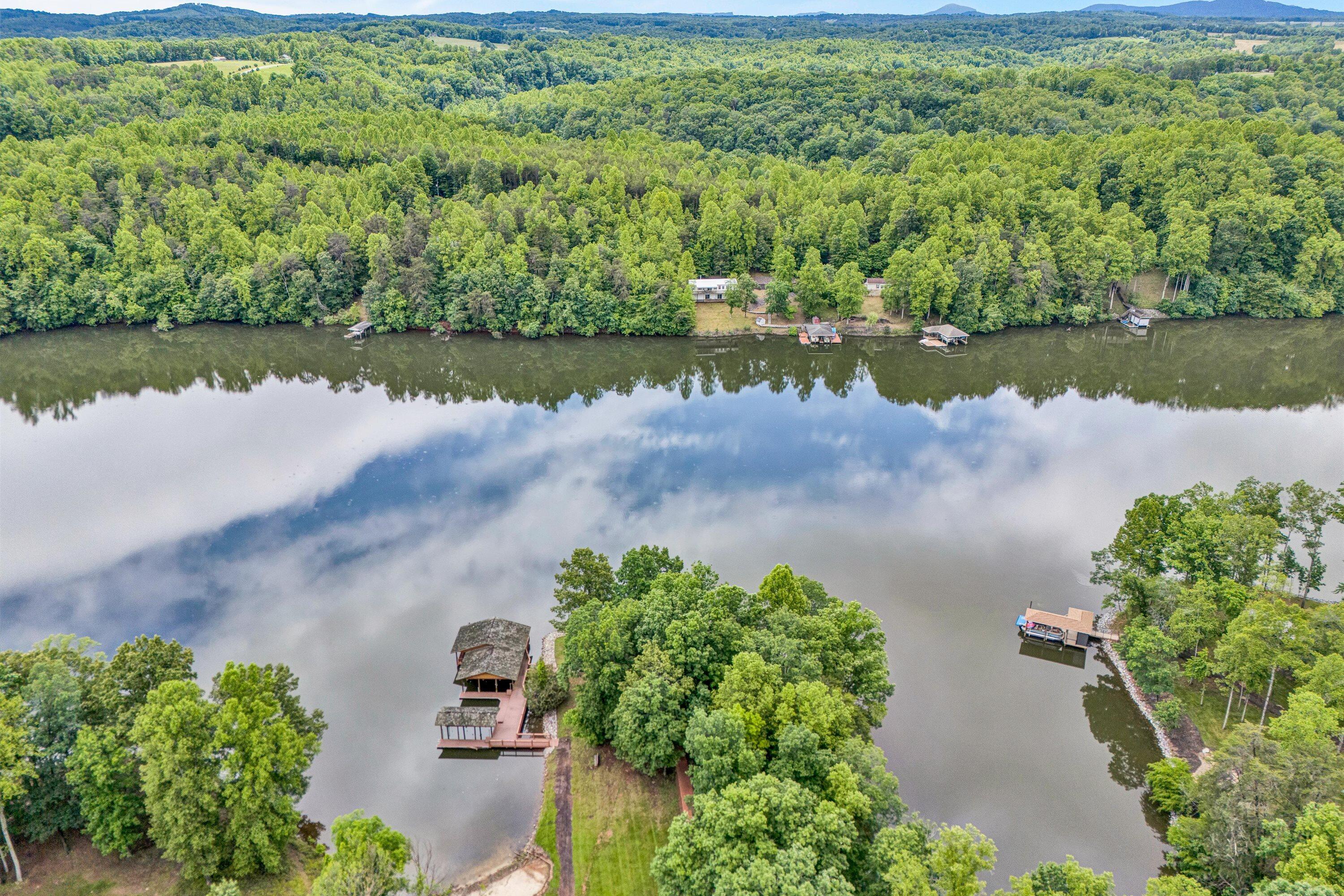 Wirtz, Virginia 24184, United States, 3 Bedrooms Bedrooms, ,2 BathroomsBathrooms,Residential,Active,140872