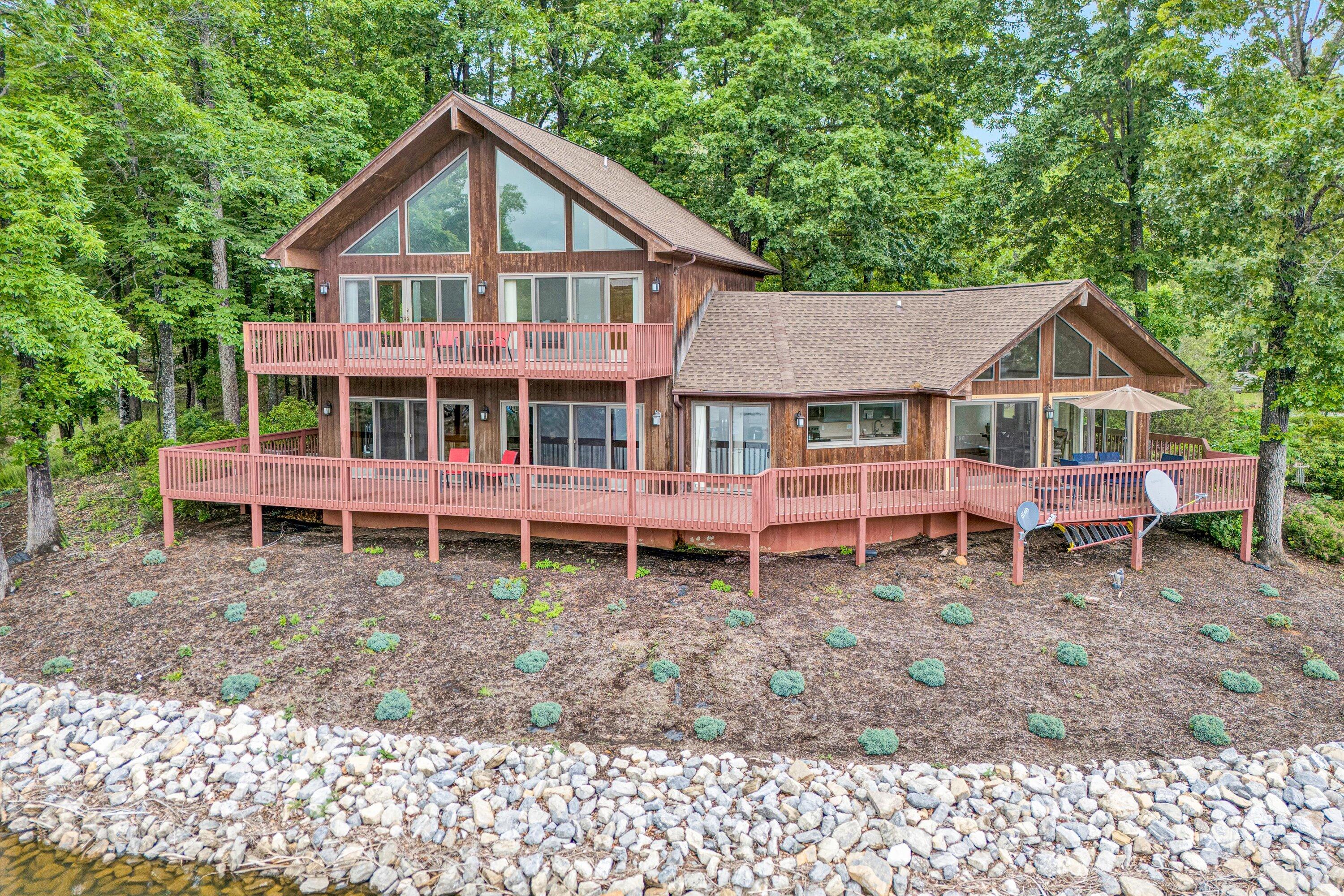 510 Crestview Rd, Wirtz, Virginia image 1