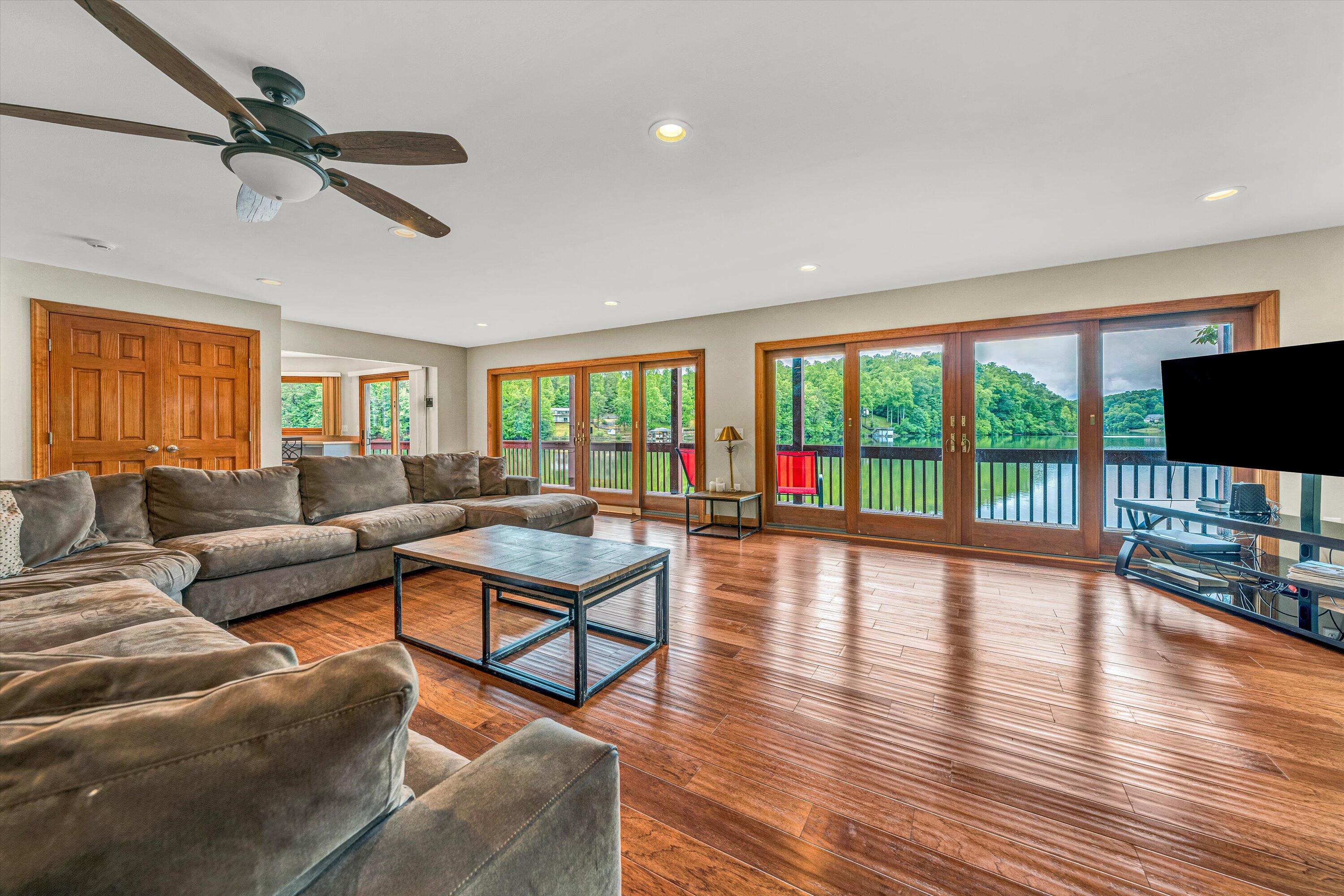 510 Crestview Rd, Wirtz, Virginia image 10