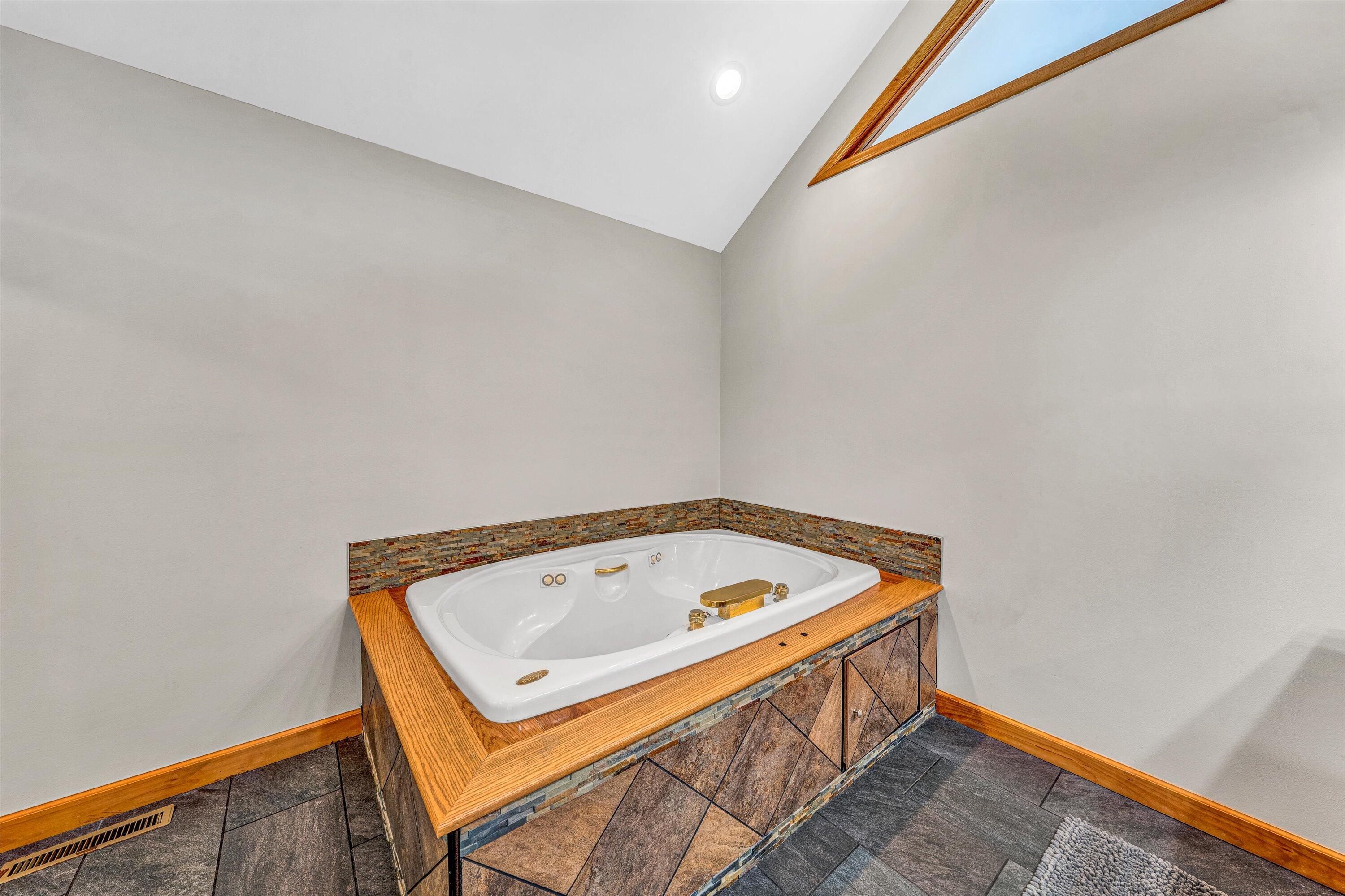 510 Crestview Rd, Wirtz, Virginia image 31