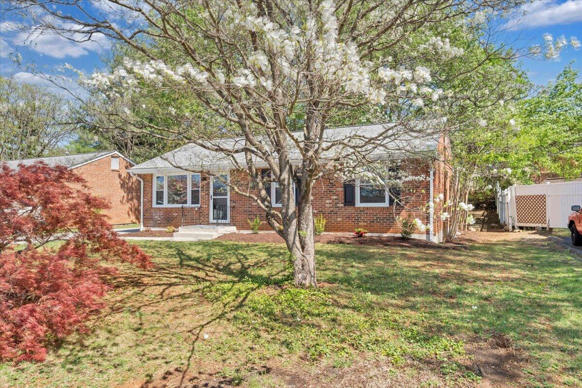 4753 Long Acre Dr, Roanoke, Virginia image 3