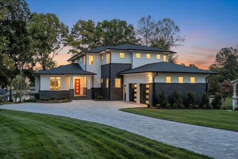 Homes For Sale - 2650 Waters Edge Dr<br/> Penhook, VA 24137