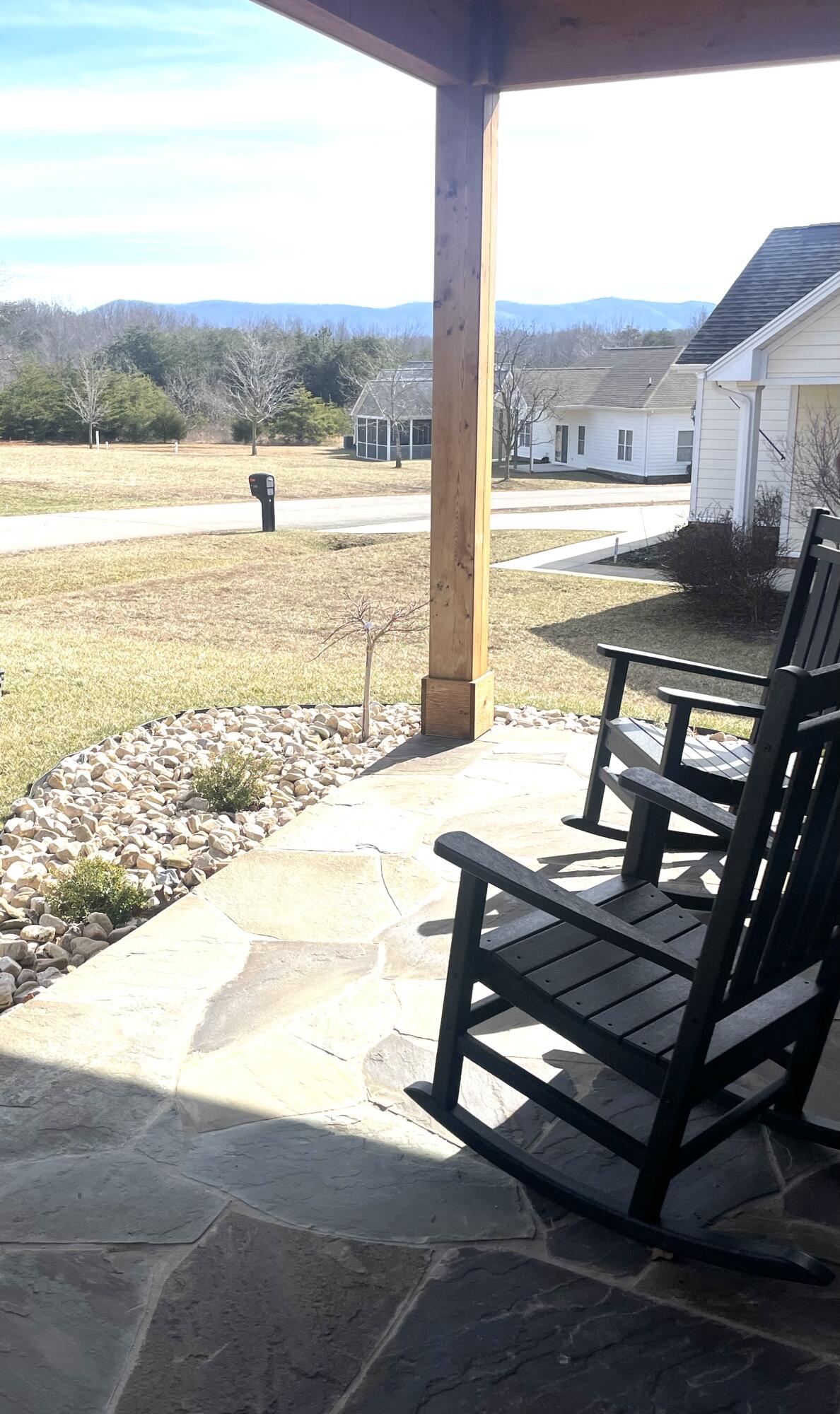 1054 Barrow Hills Dr, Huddleston, Virginia image 3