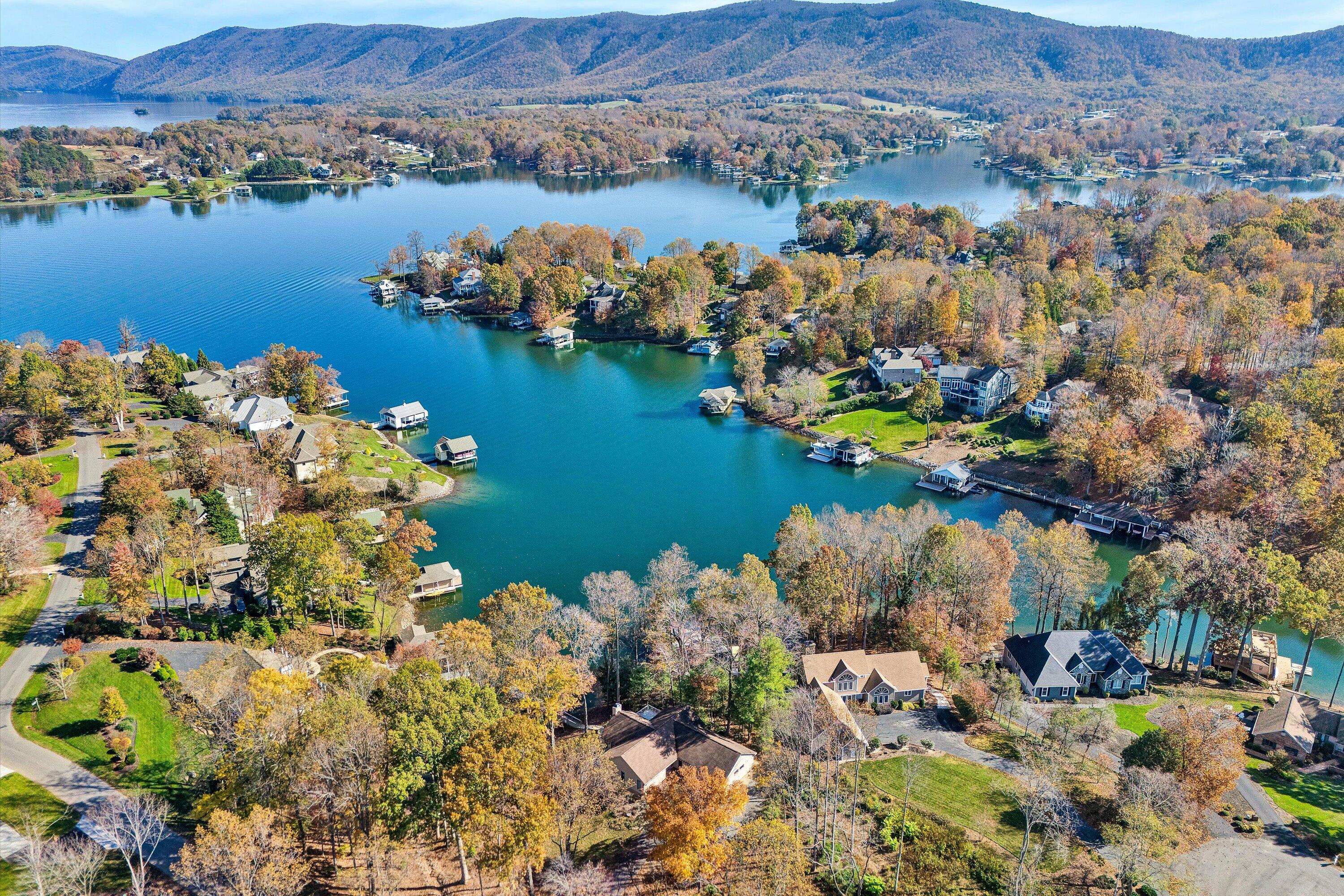 Penhook, Virginia 24137, United States, 4 Bedrooms Bedrooms, ,3 BathroomsBathrooms,Residential,Active,33664