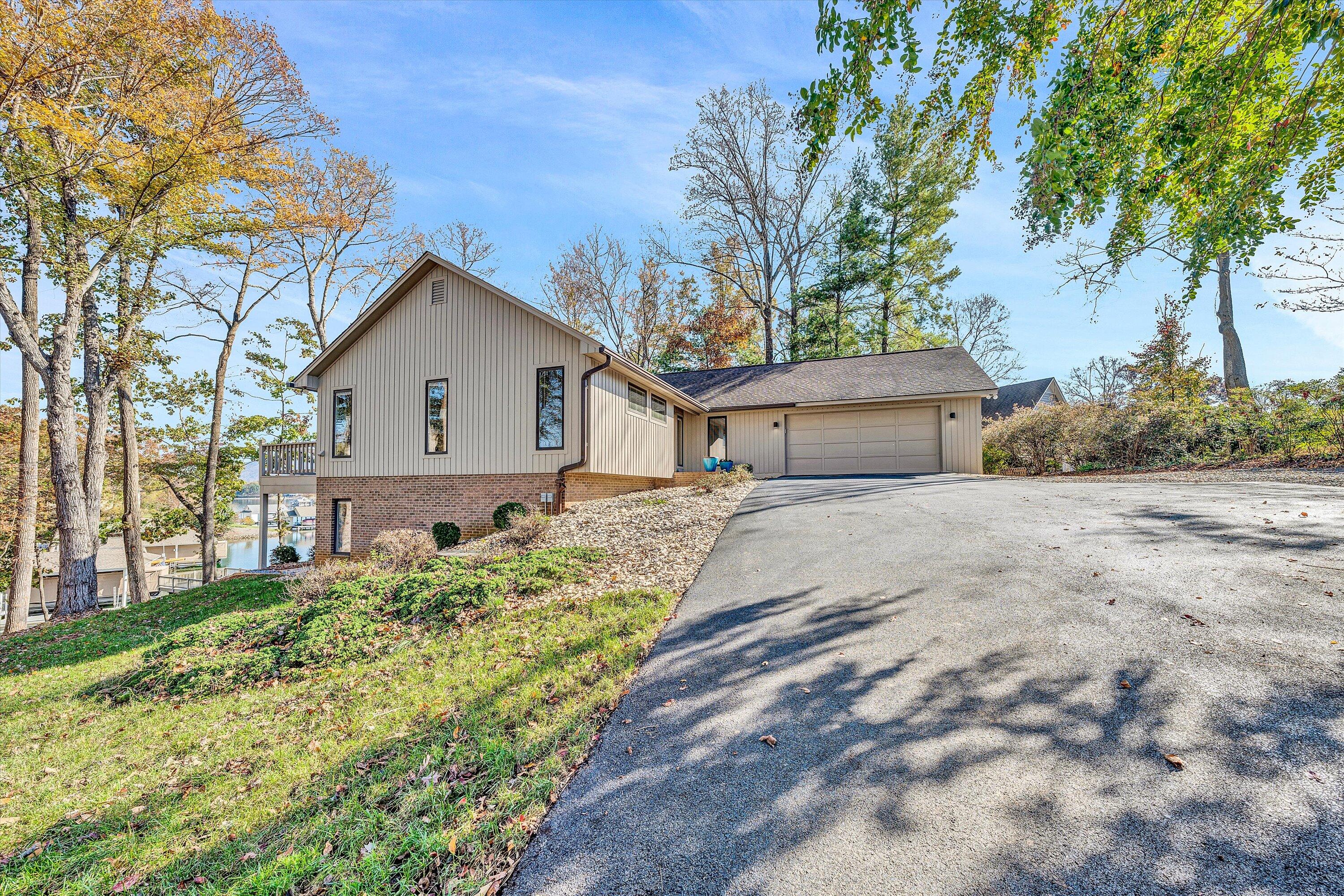 Penhook, Virginia 24137, United States, 4 Bedrooms Bedrooms, ,3 BathroomsBathrooms,Residential,Active,33664