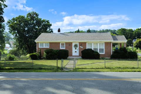 Homes For Sale - 3707 Colonial Ave<br/> Roanoke County, Roanoke, VA 24018